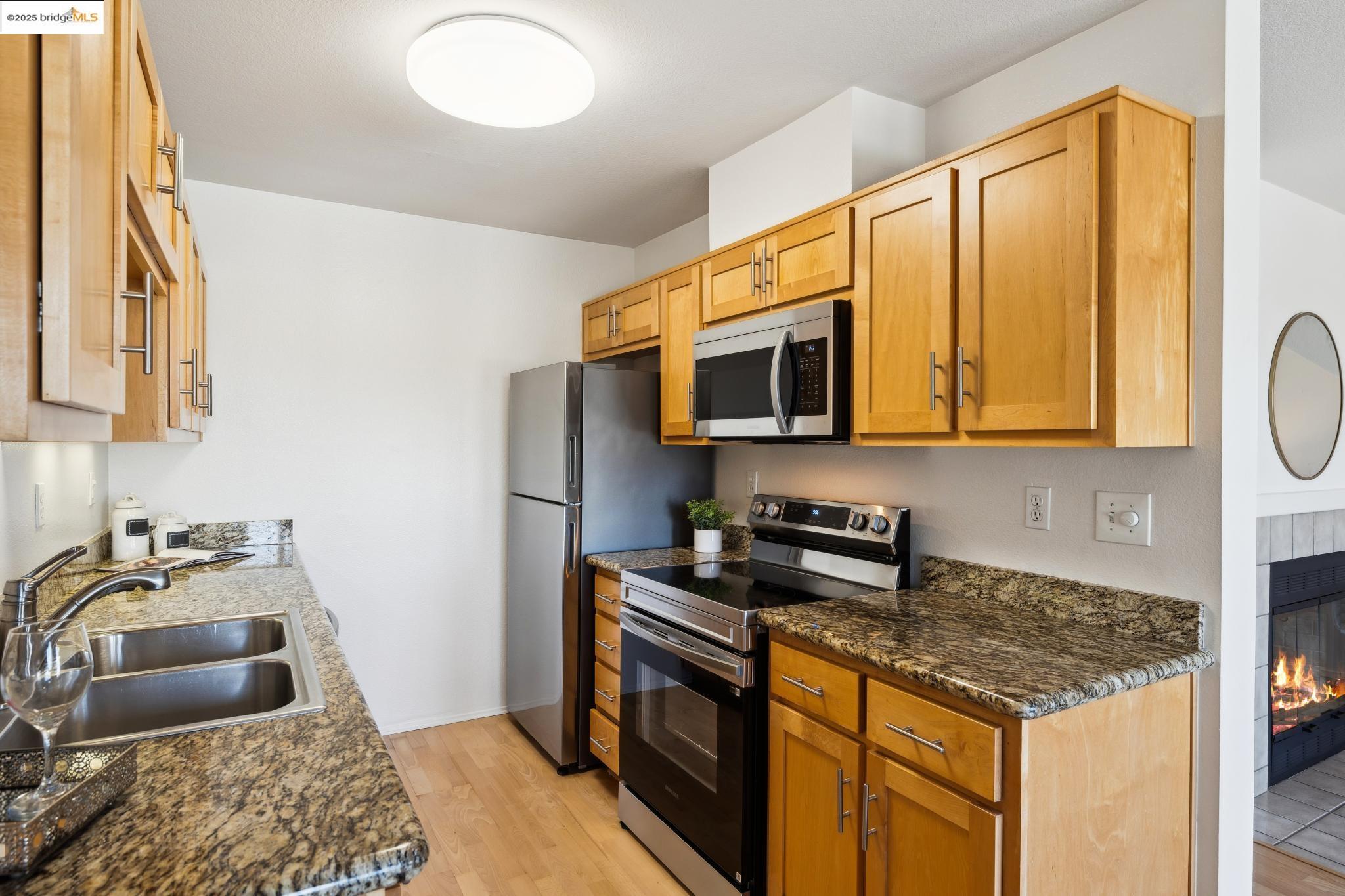 190 Bayside Ct