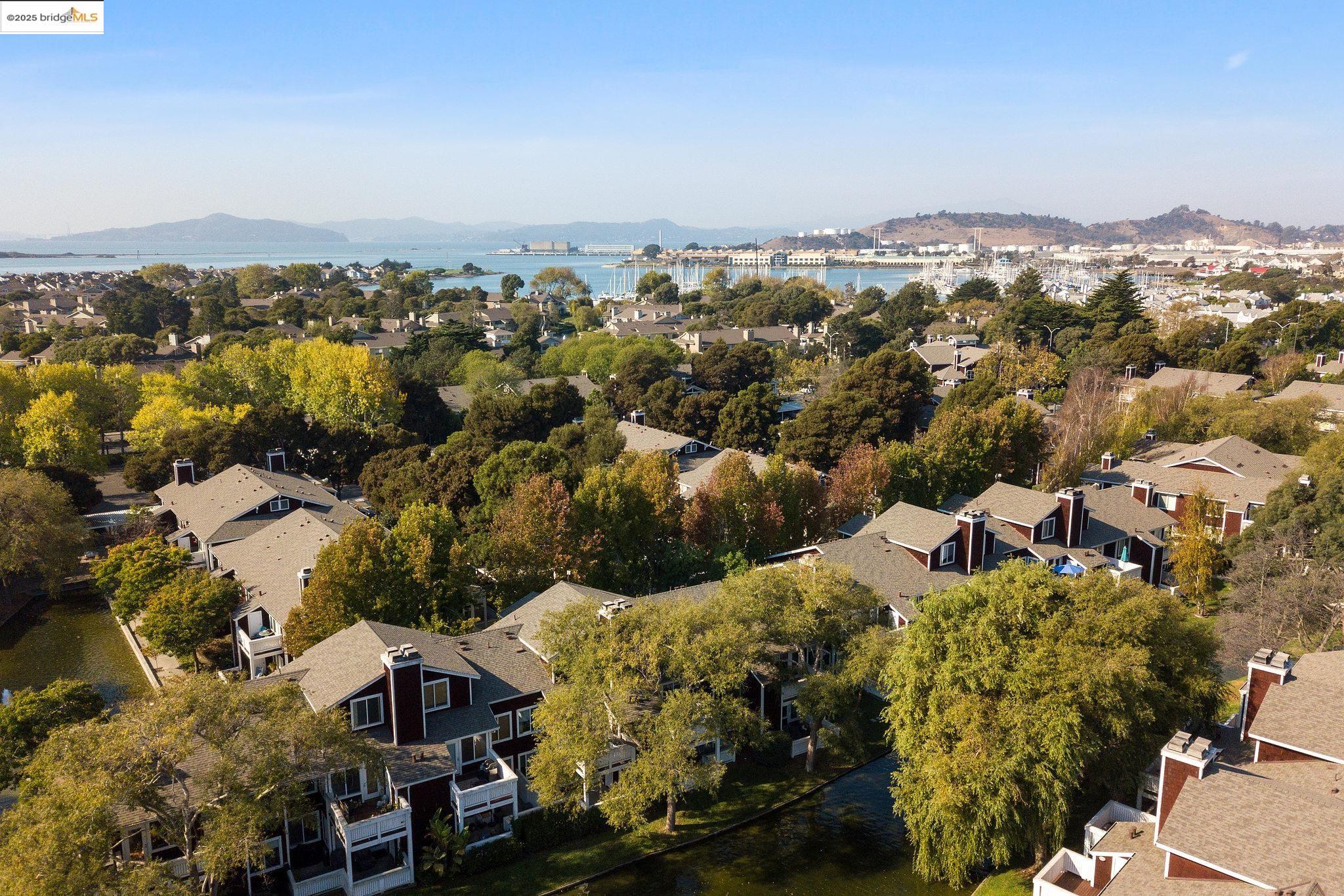 190 Bayside Ct