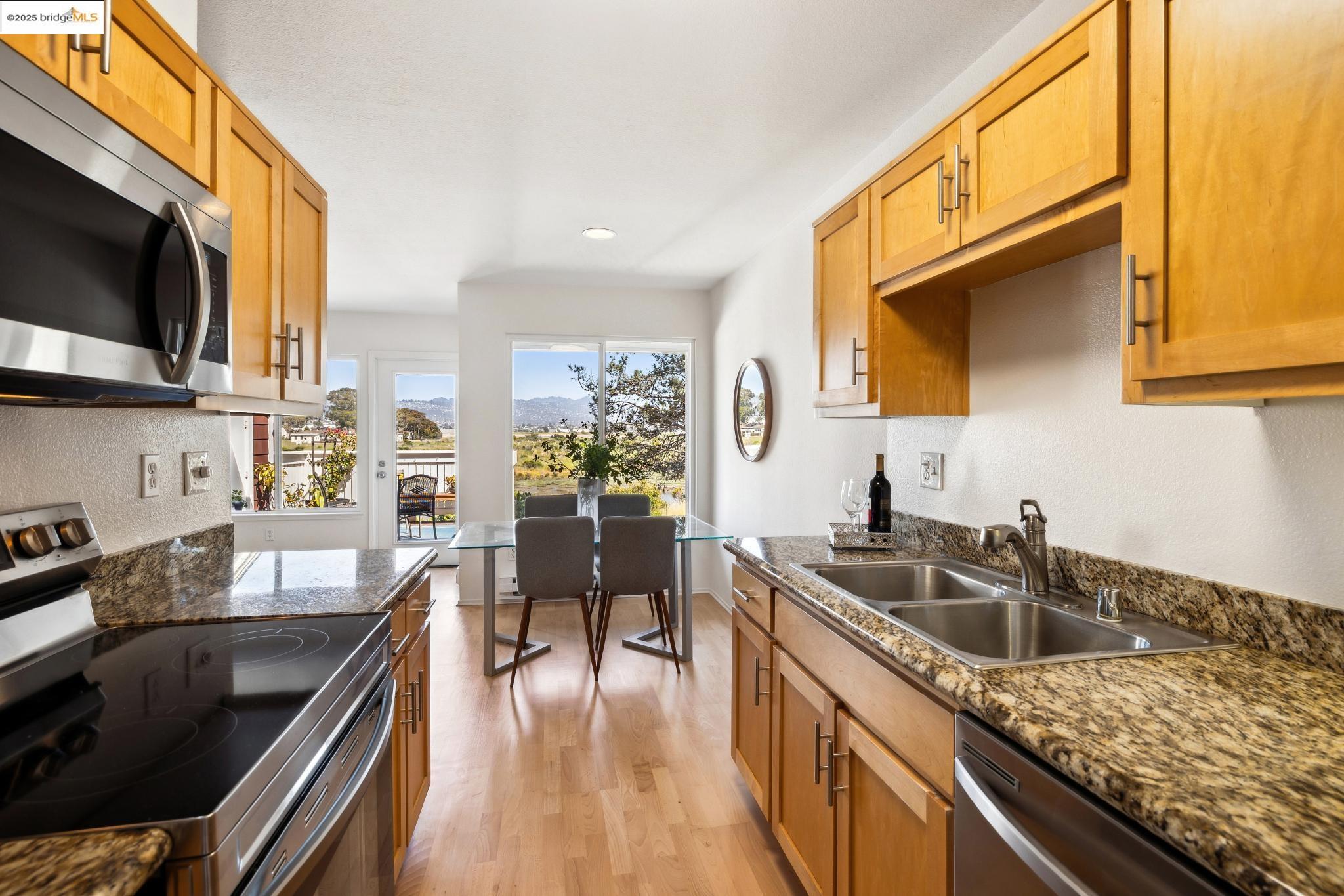 190 Bayside Ct