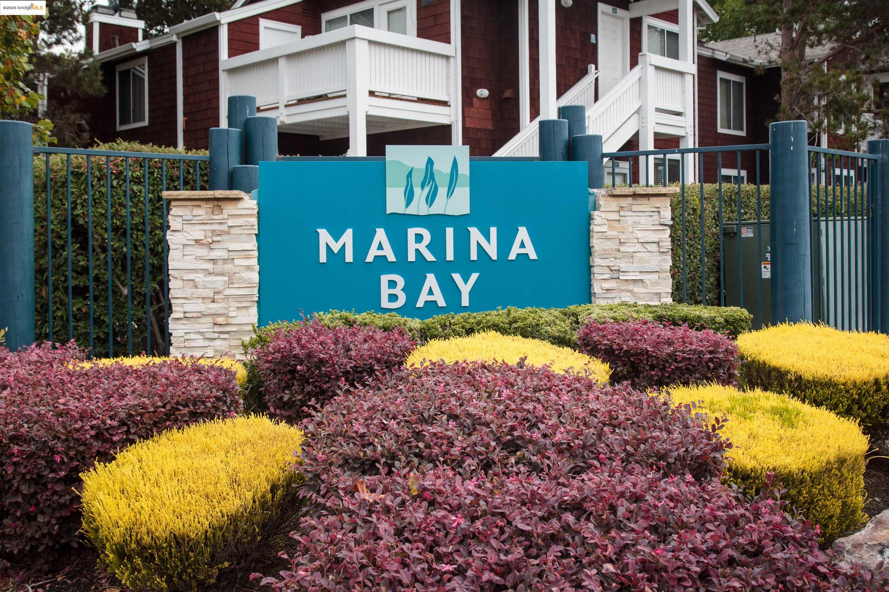 190 Bayside Ct