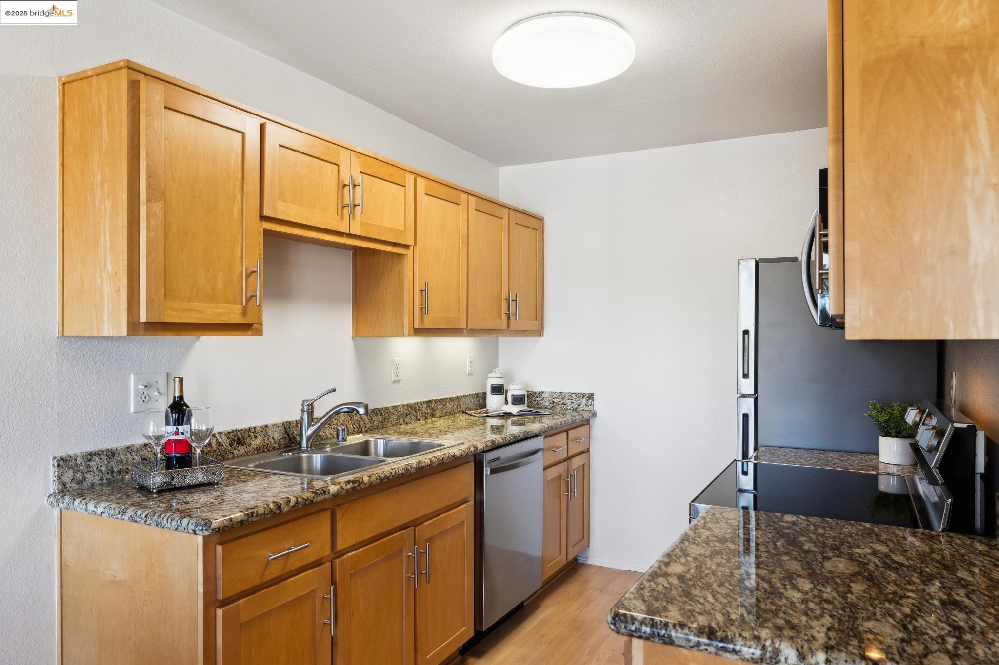 190 Bayside Ct