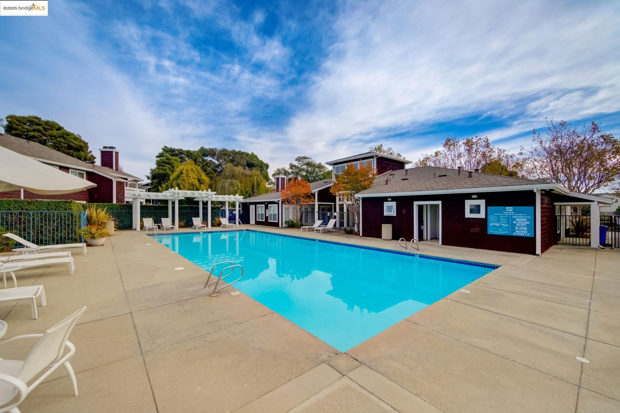 190 Bayside Ct