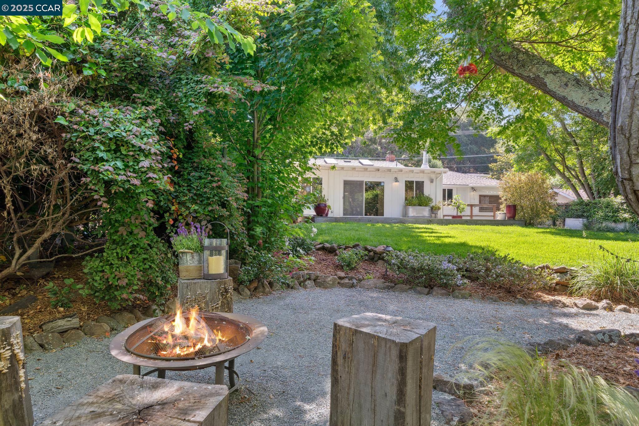 1069 Carol Ln