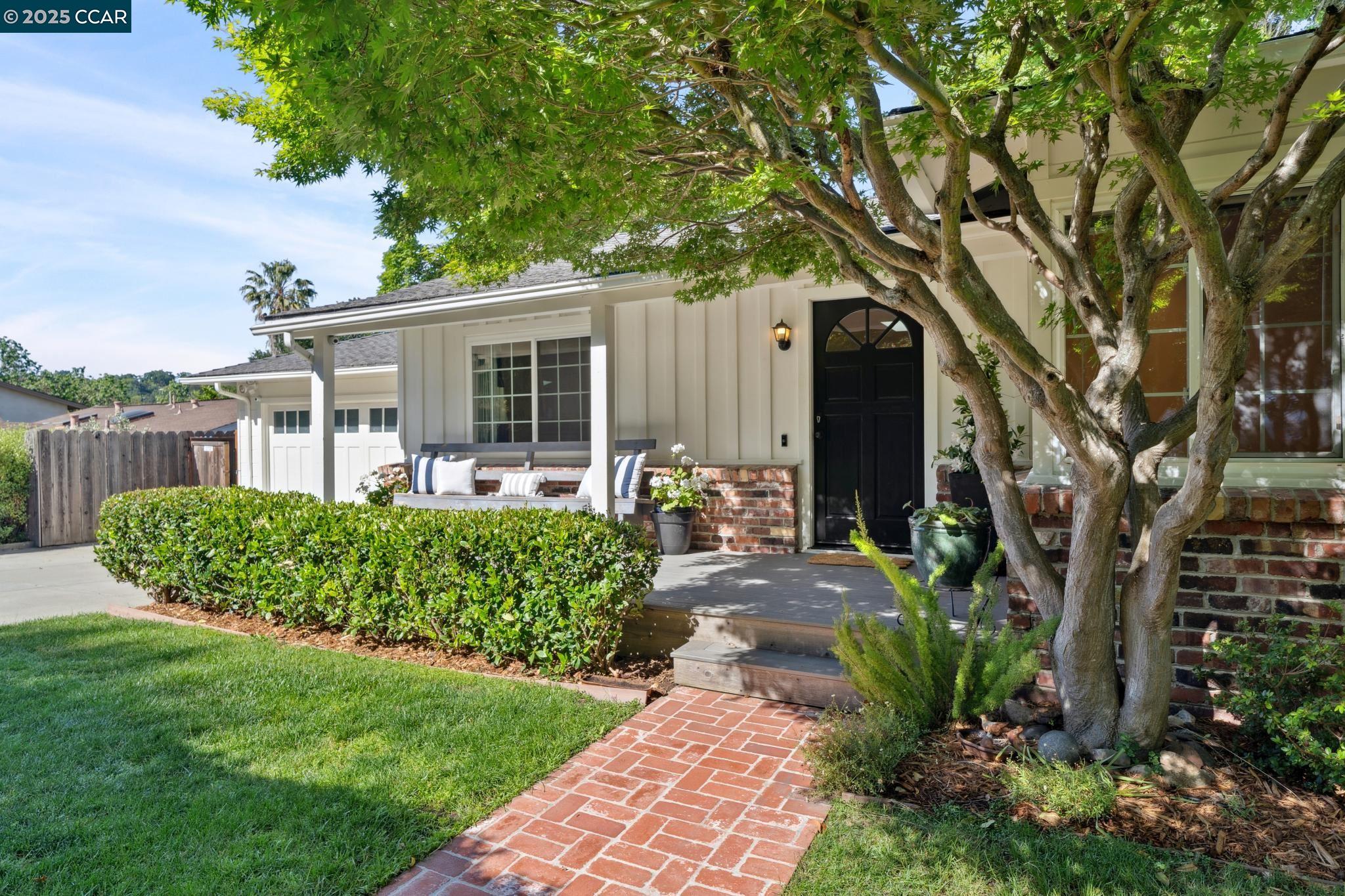 1069 Carol Ln