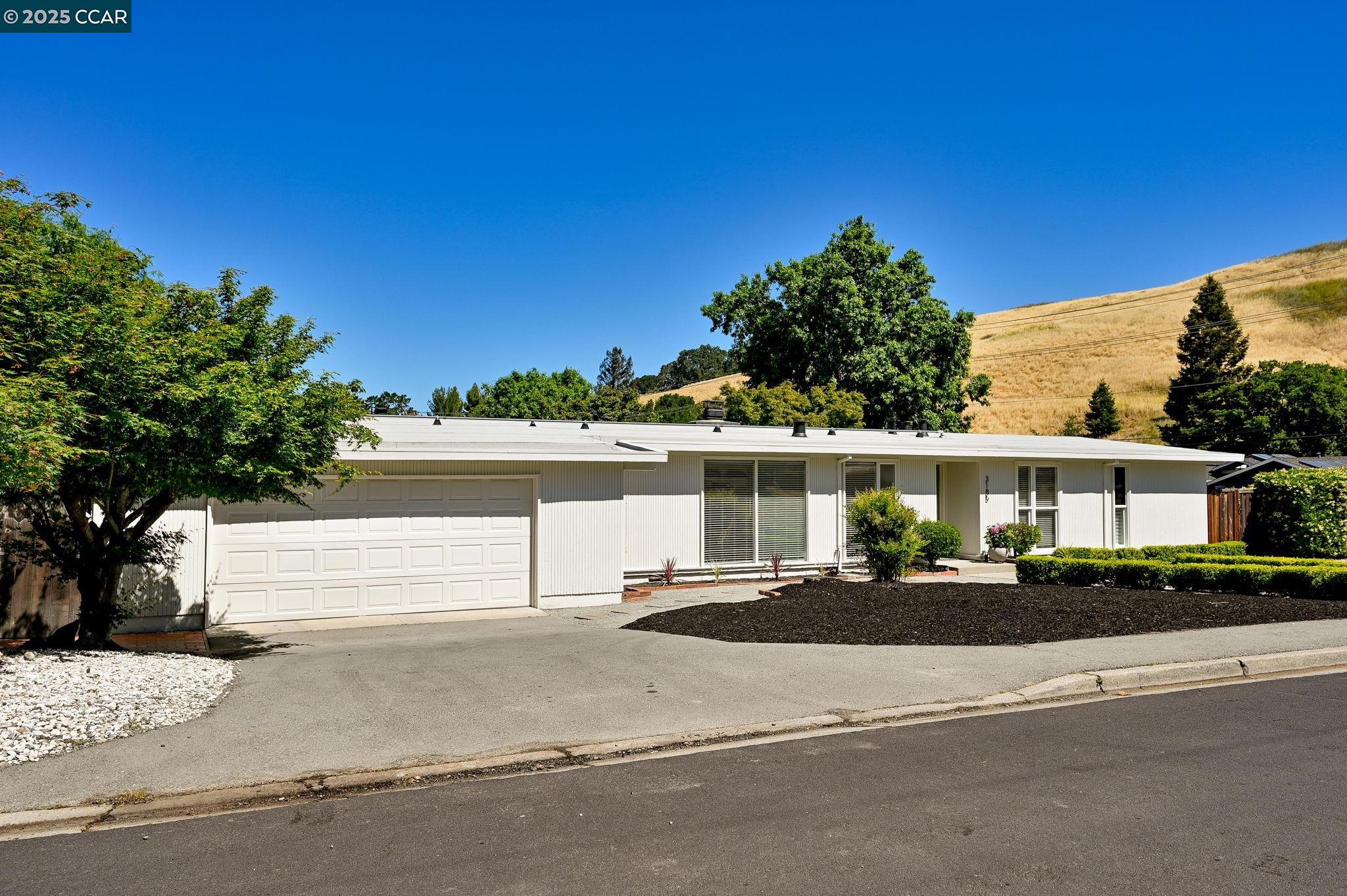 3185 Lucas Circle