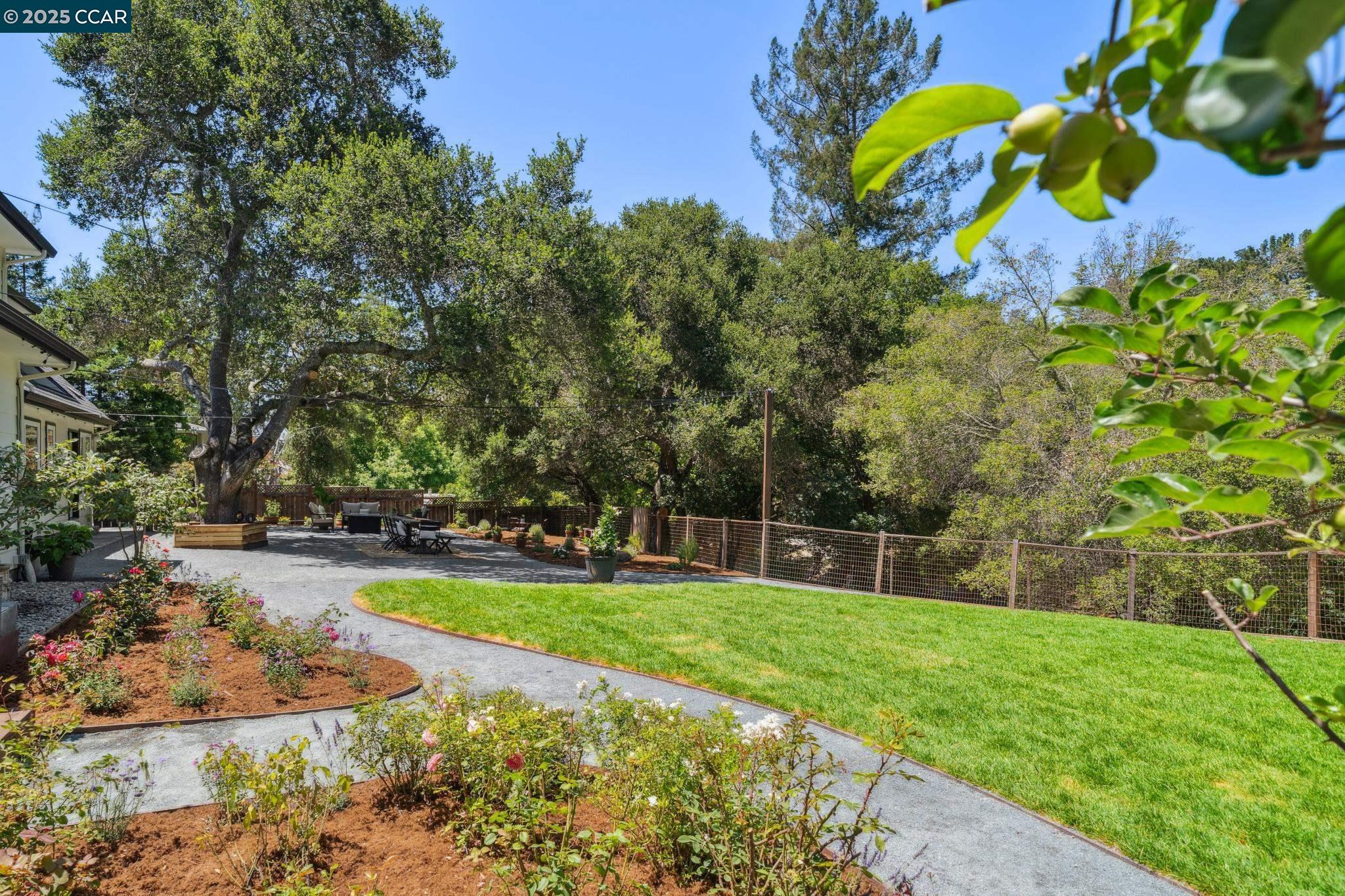 6 Greenwood Ct