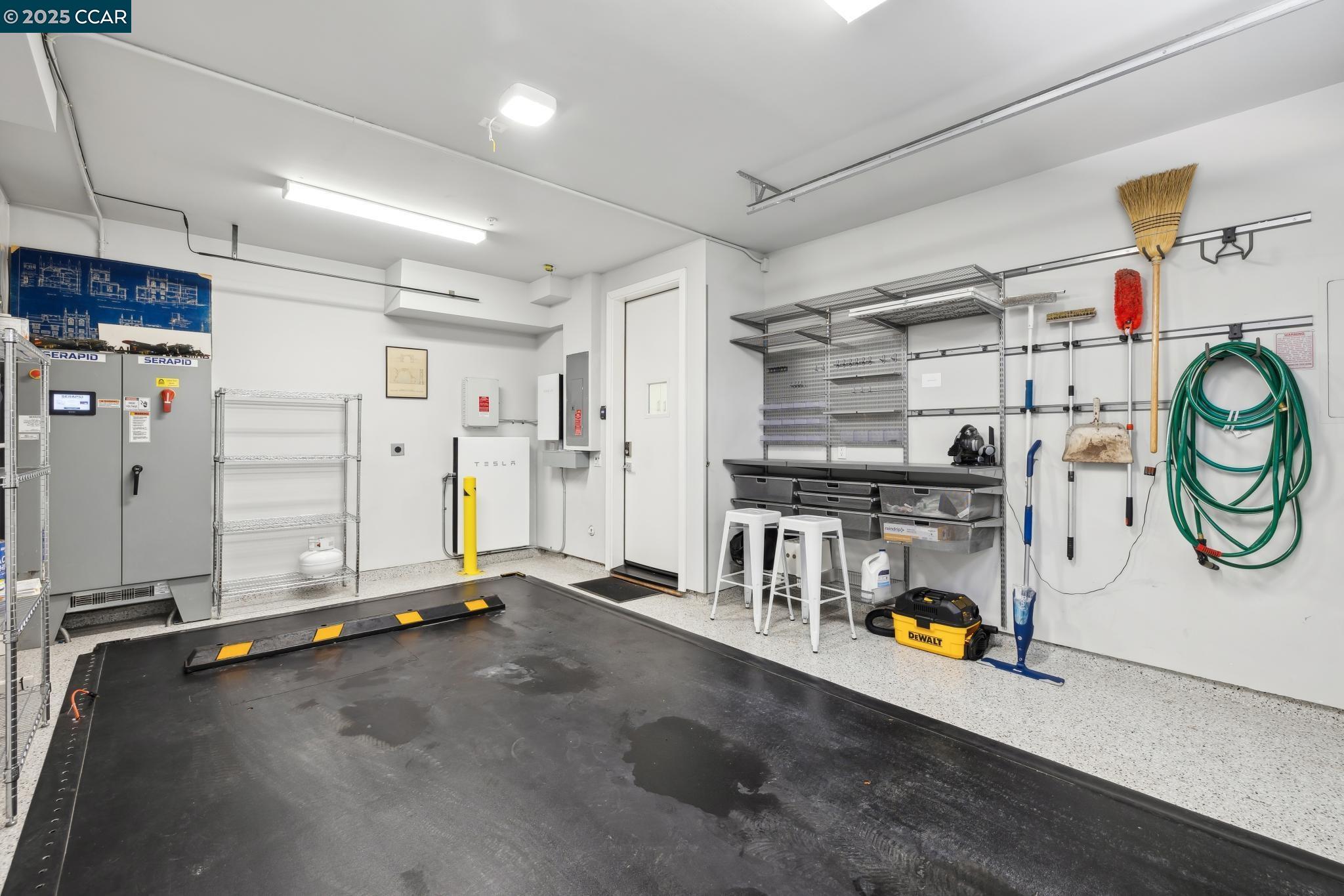 962 Mountain View Dr