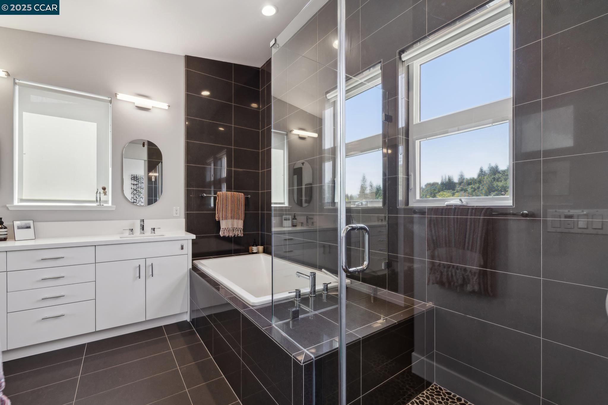 962 Mountain View Dr