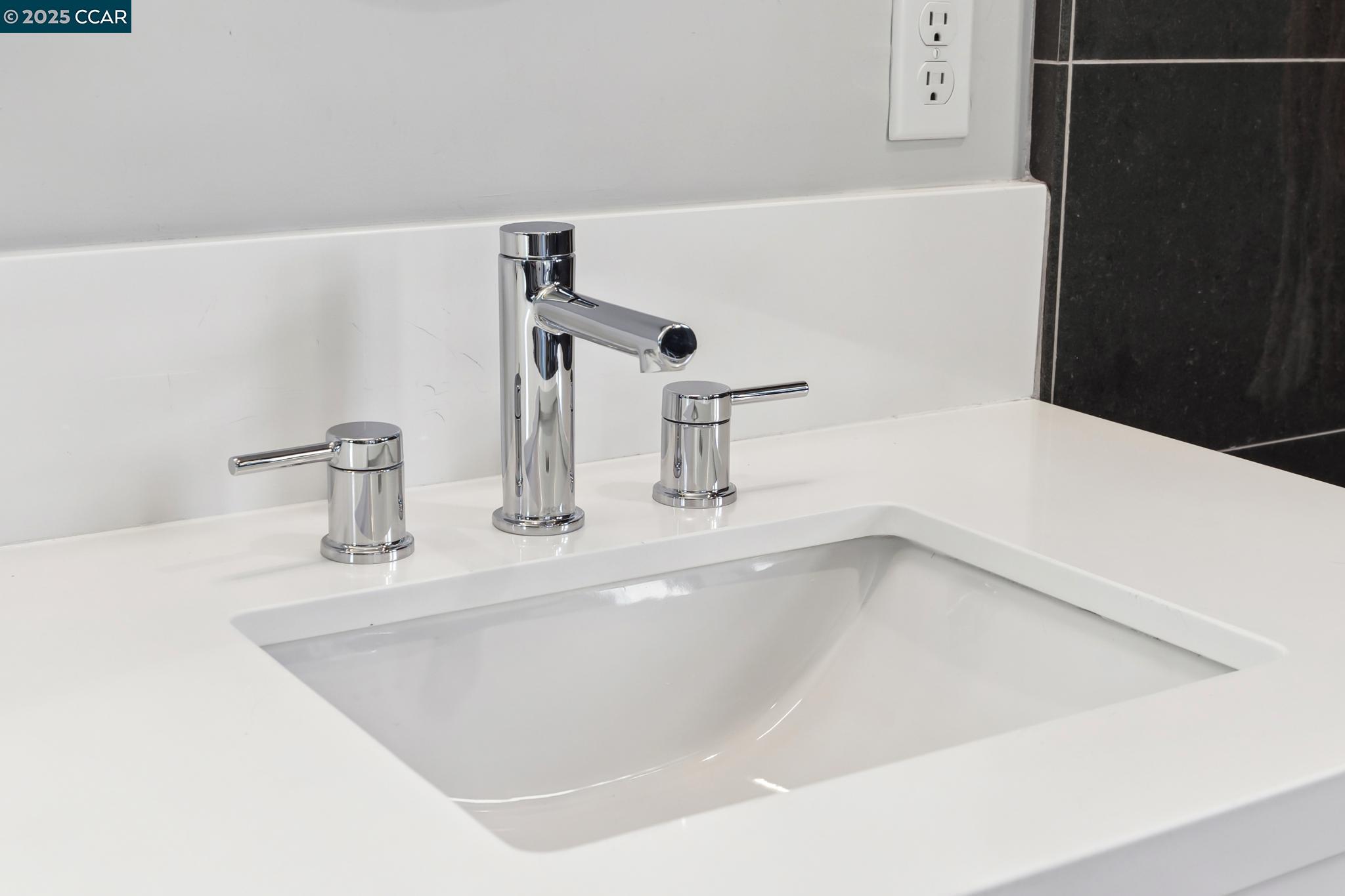 962 Mountain View Dr