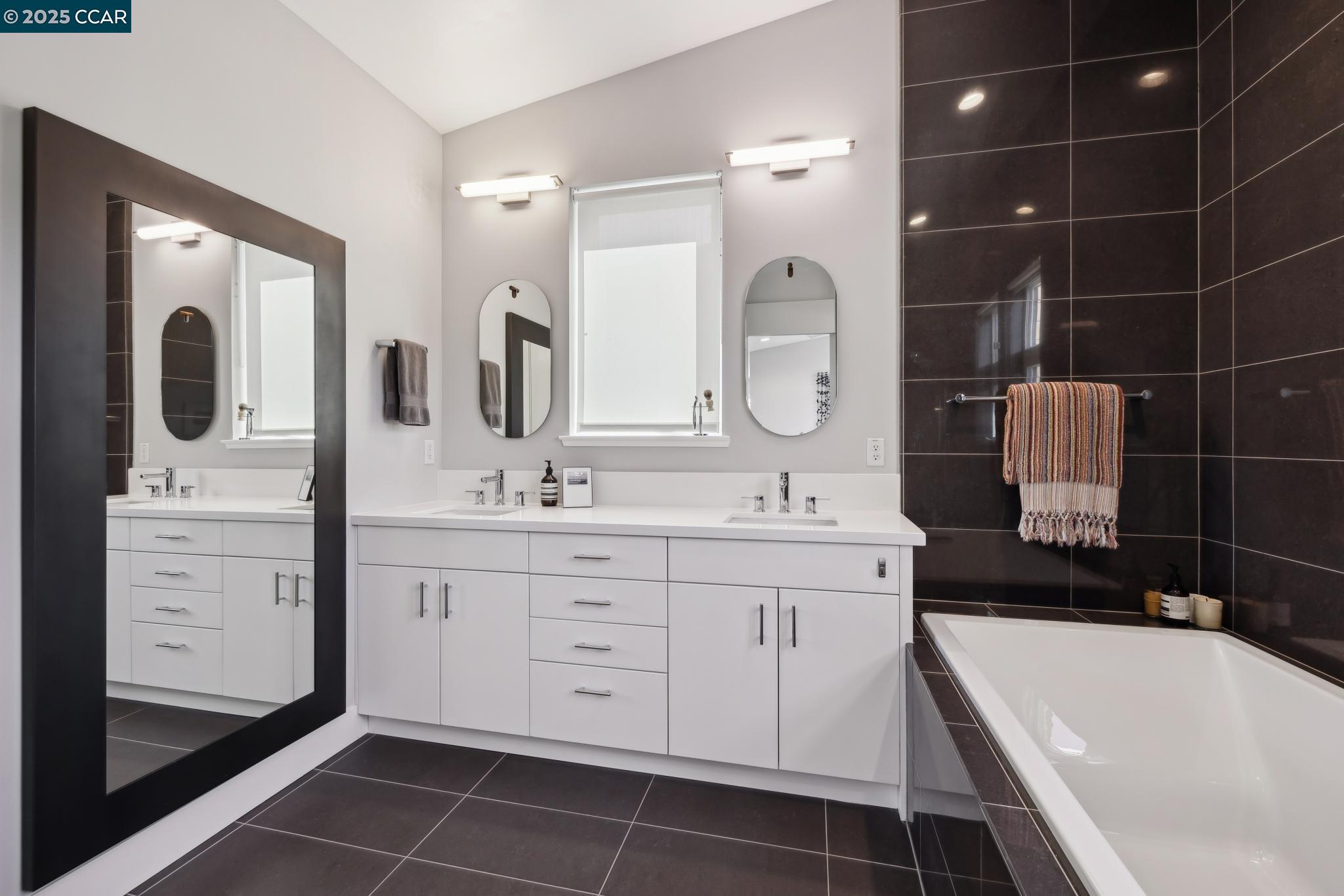 962 Mountain View Dr