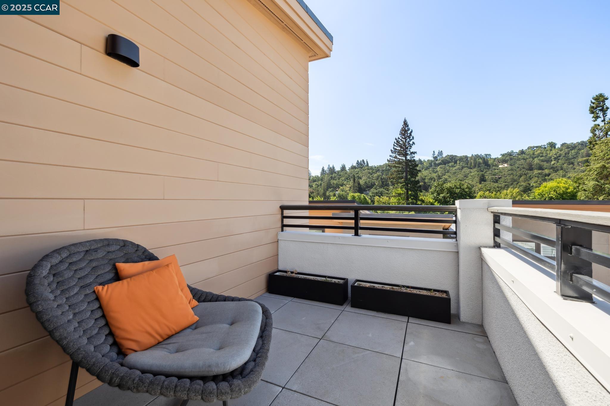 962 Mountain View Dr