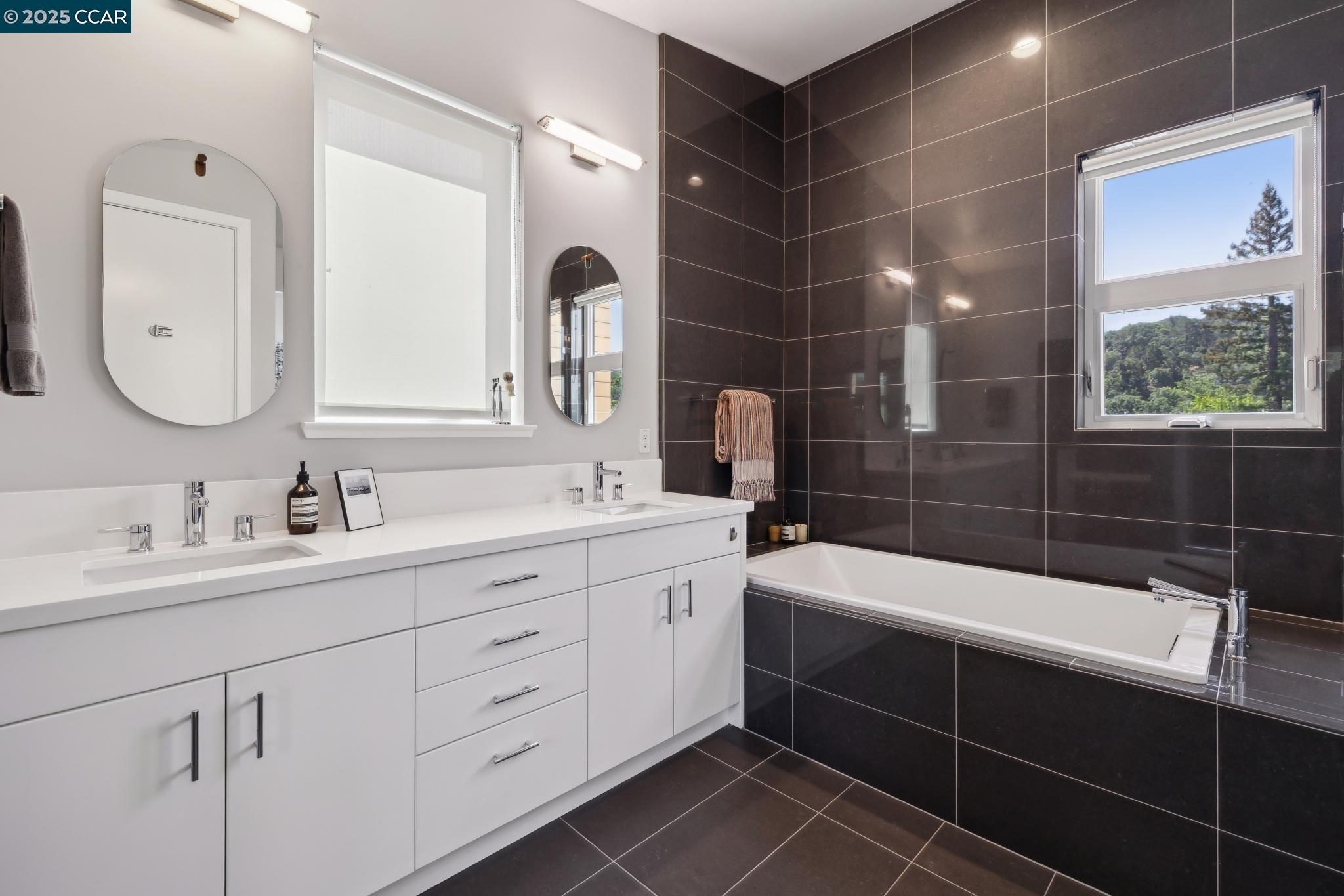 962 Mountain View Dr