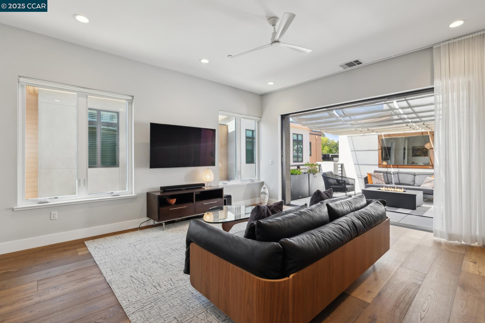 962 Mountain View Dr