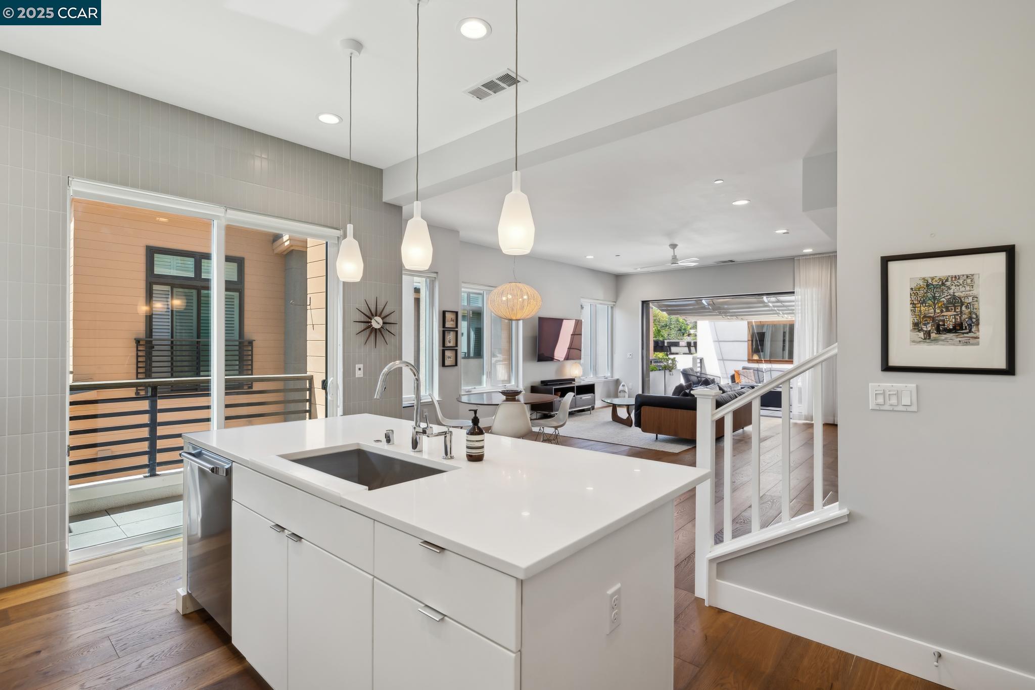 962 Mountain View Dr