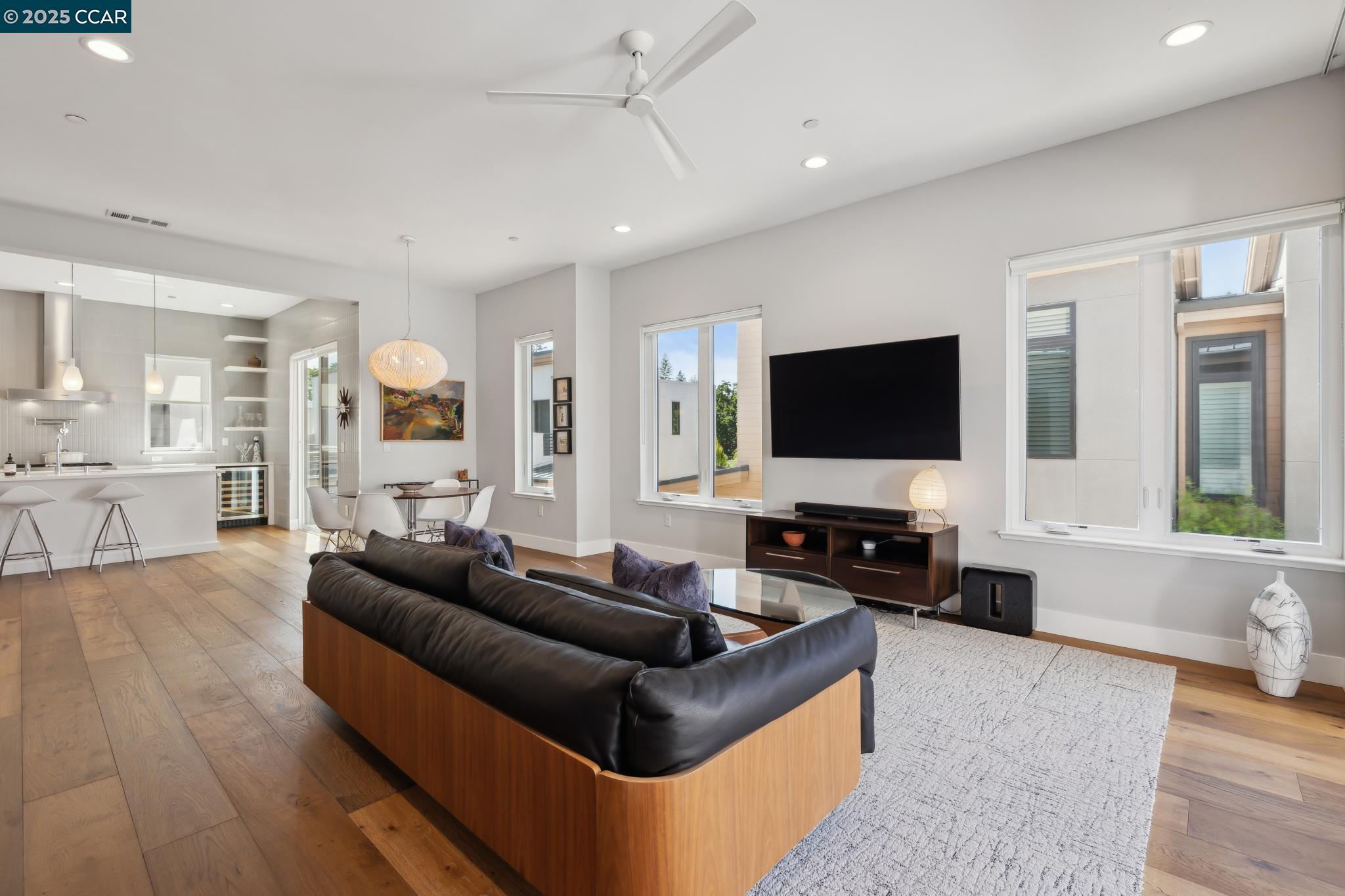 962 Mountain View Dr