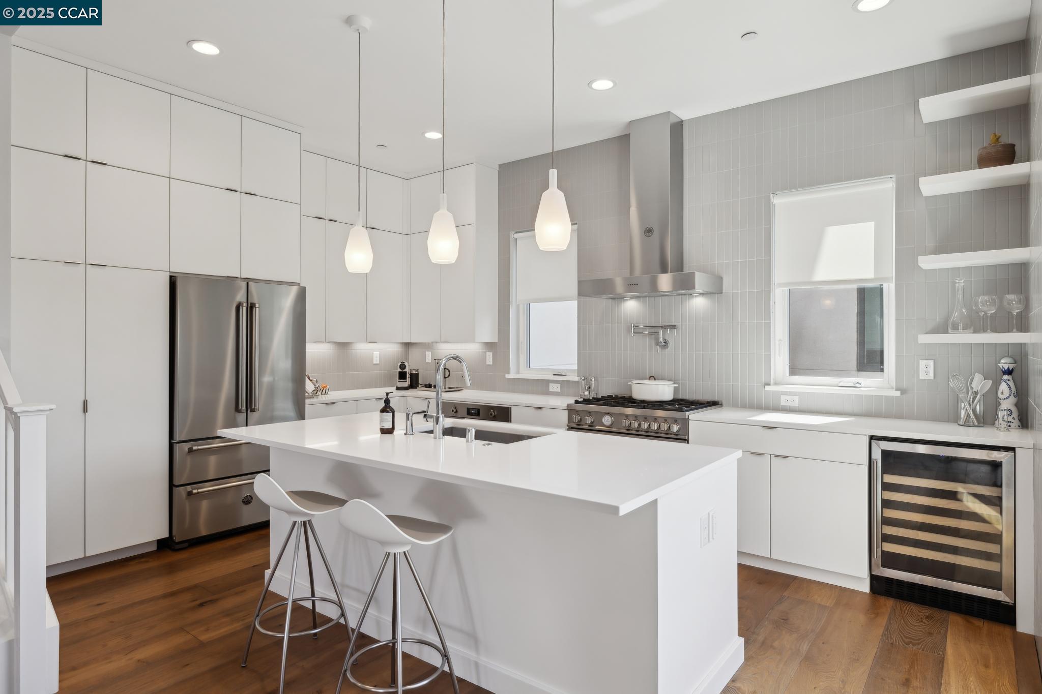 962 Mountain View Dr