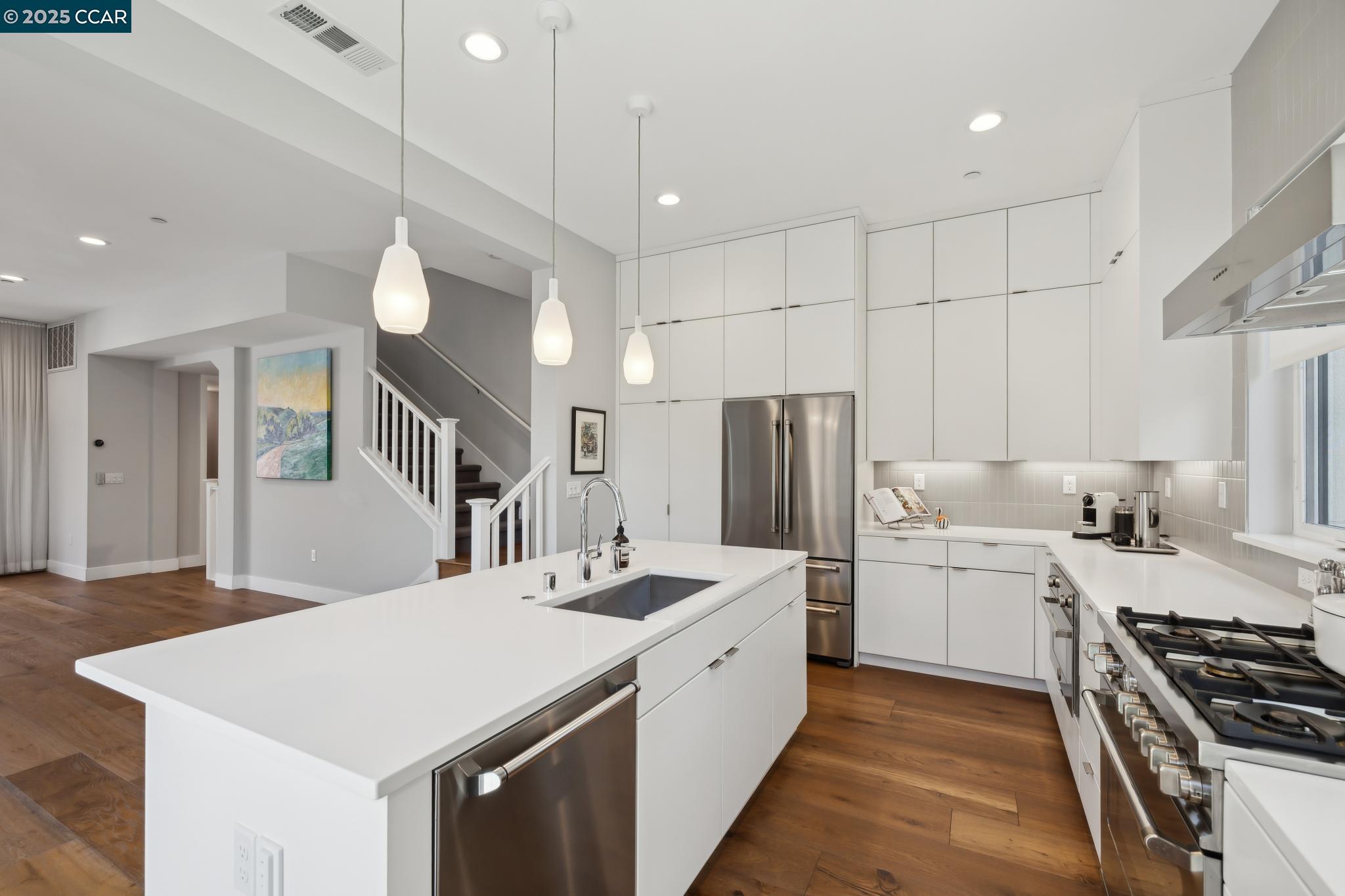 962 Mountain View Dr