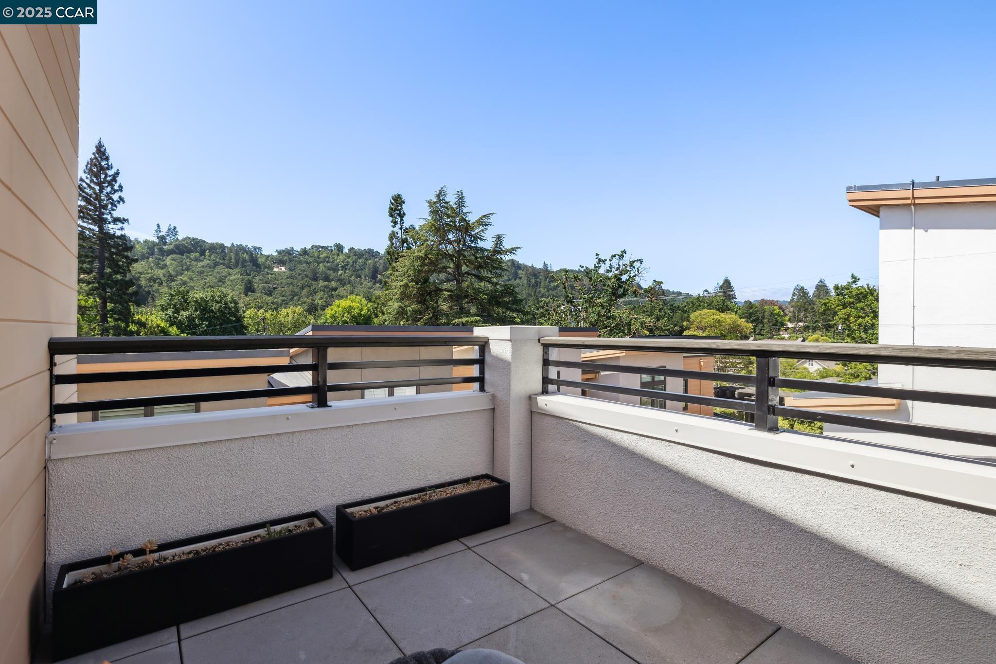 962 Mountain View Dr