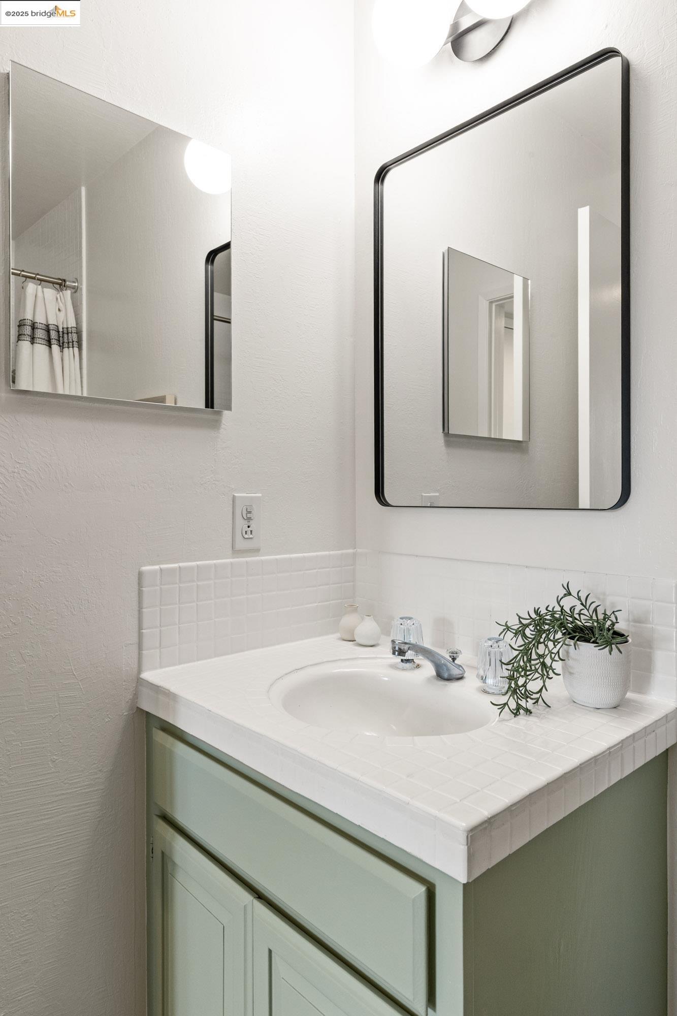 5343 Broadway Ter # 401