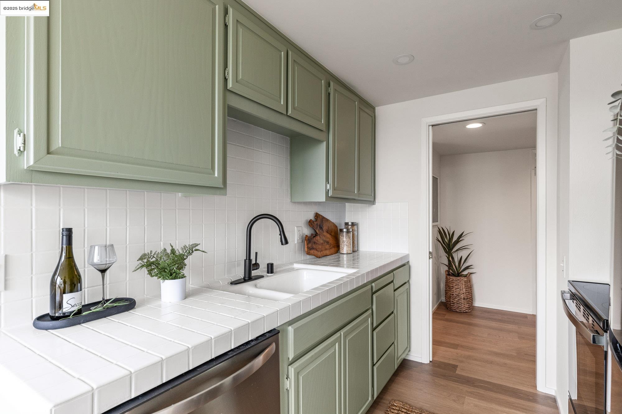 5343 Broadway Ter # 401