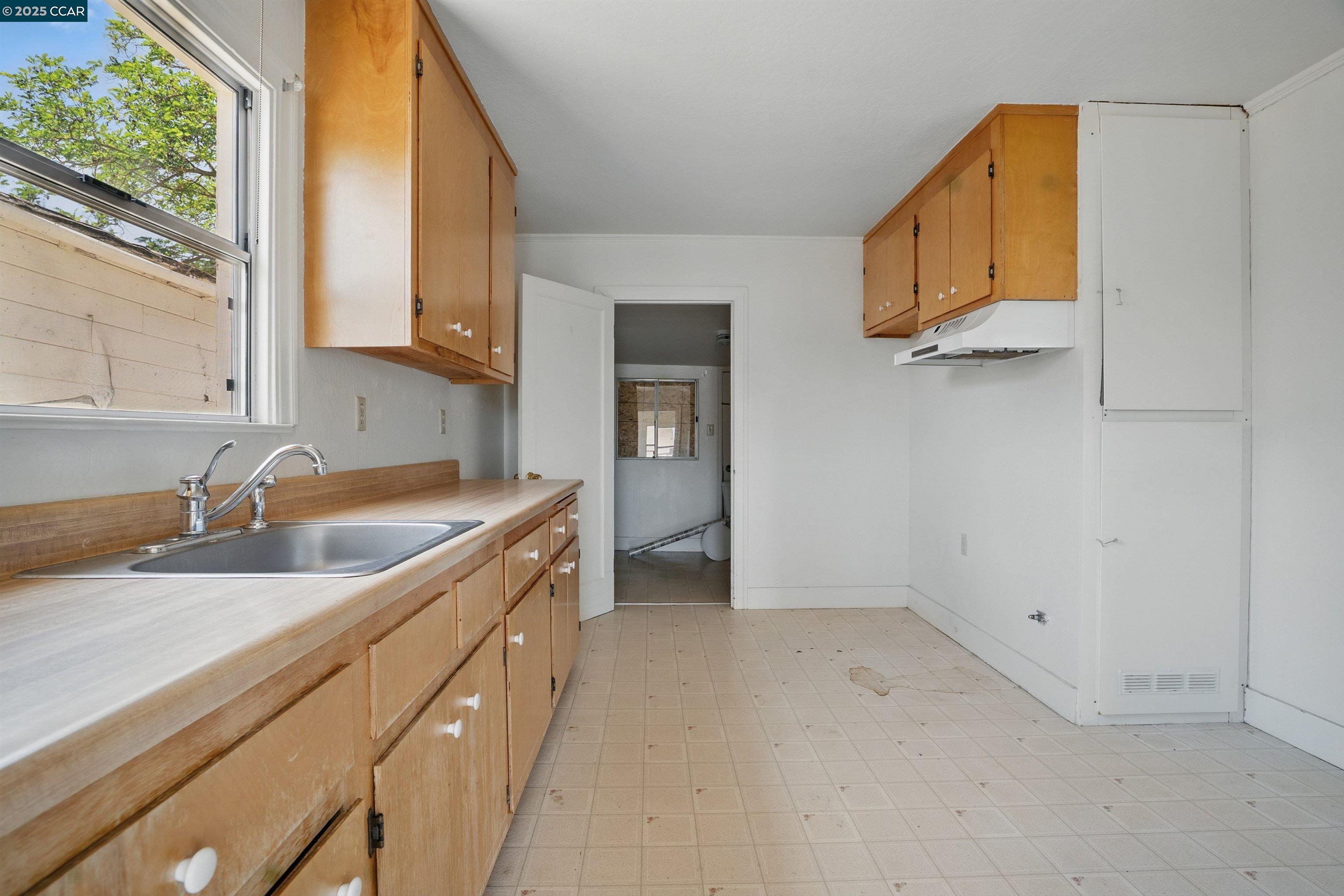 631 Kelly Ave