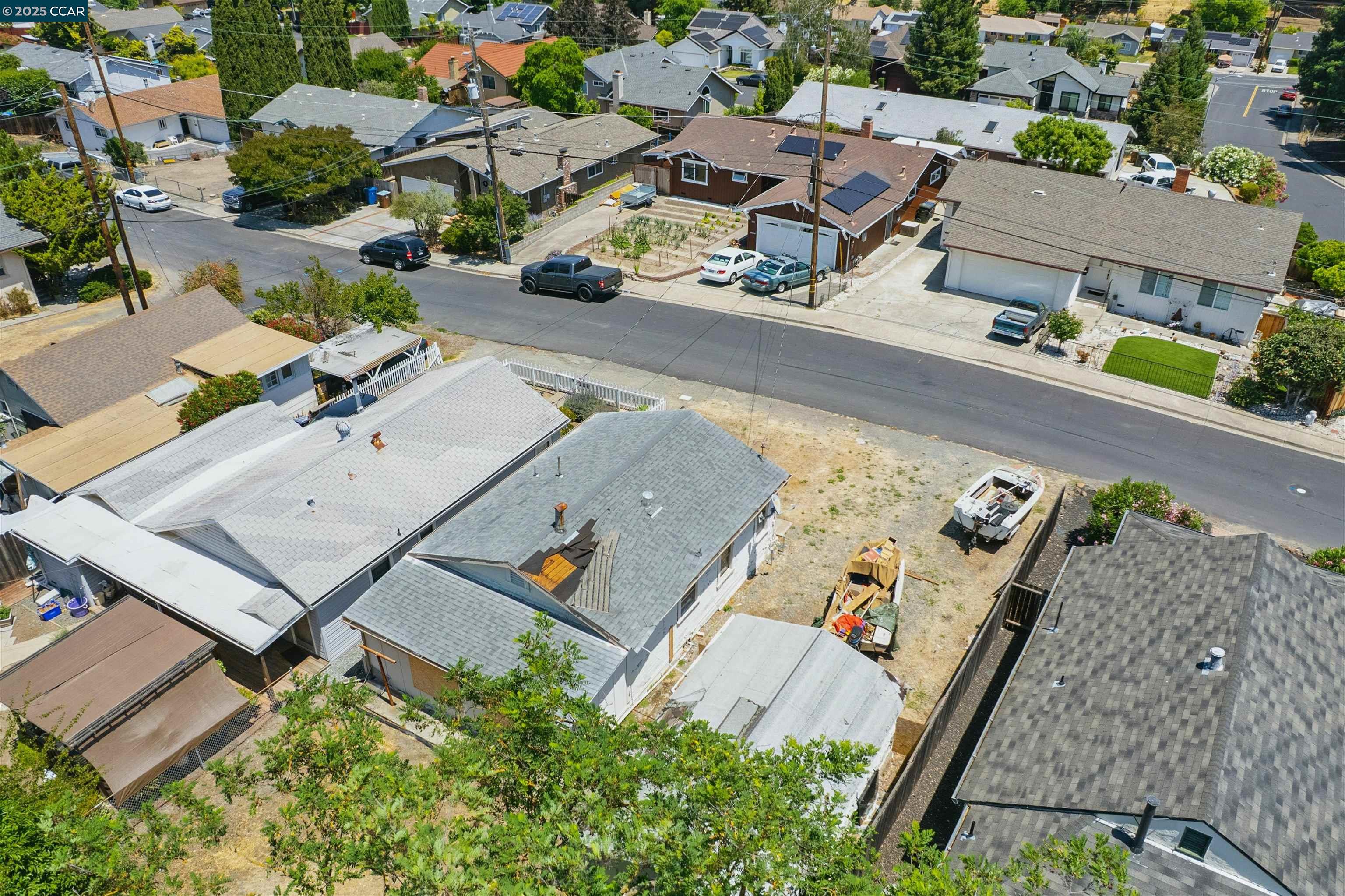 631 Kelly Ave
