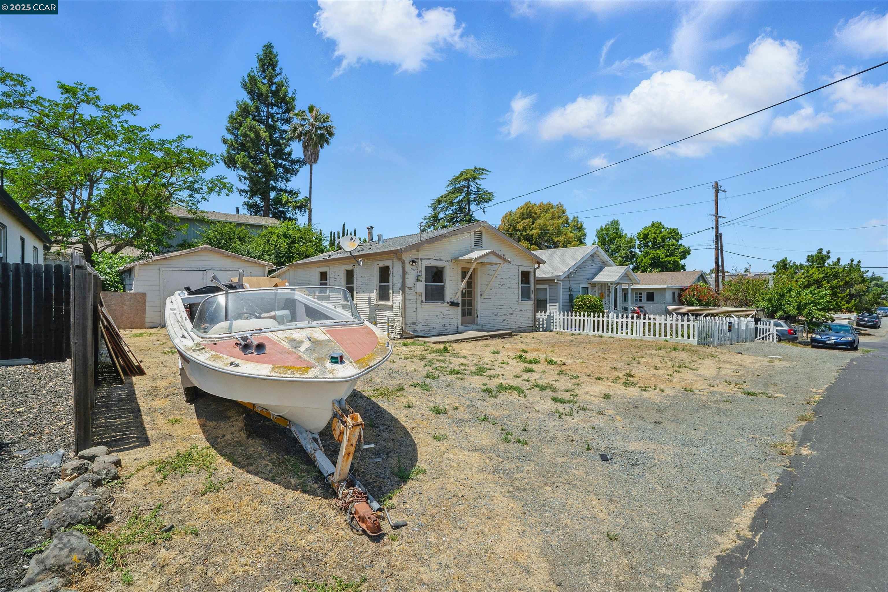 631 Kelly Ave