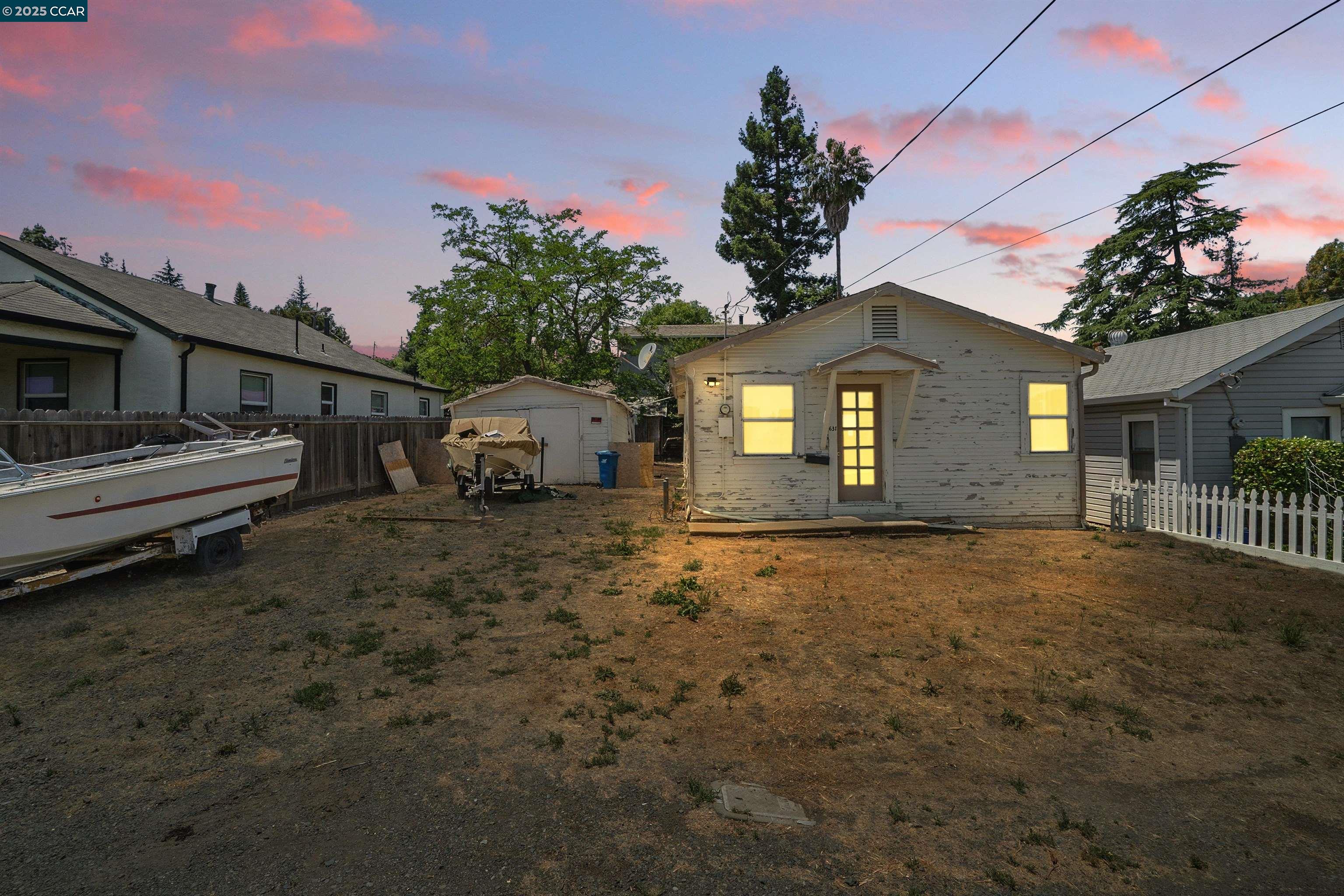 631 Kelly Ave
