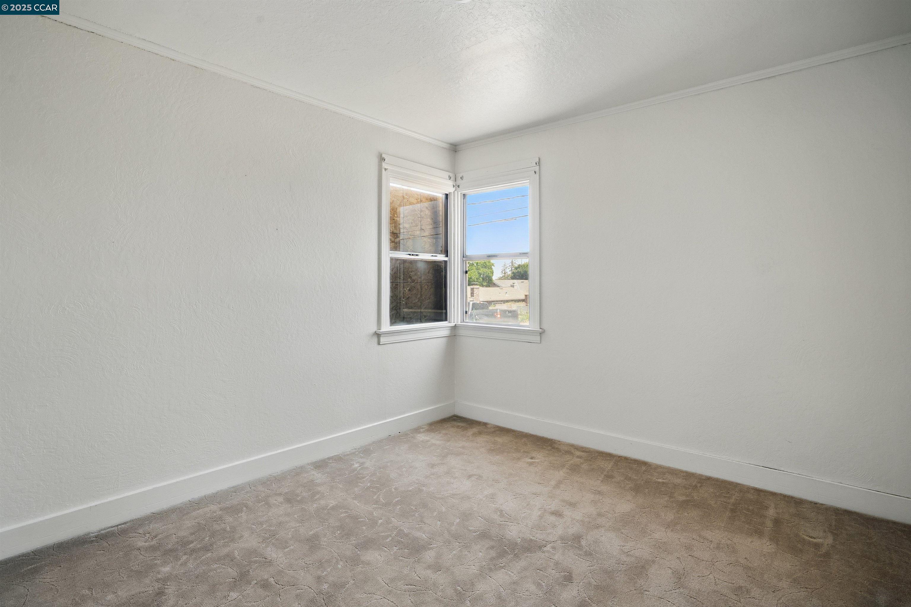 631 Kelly Ave