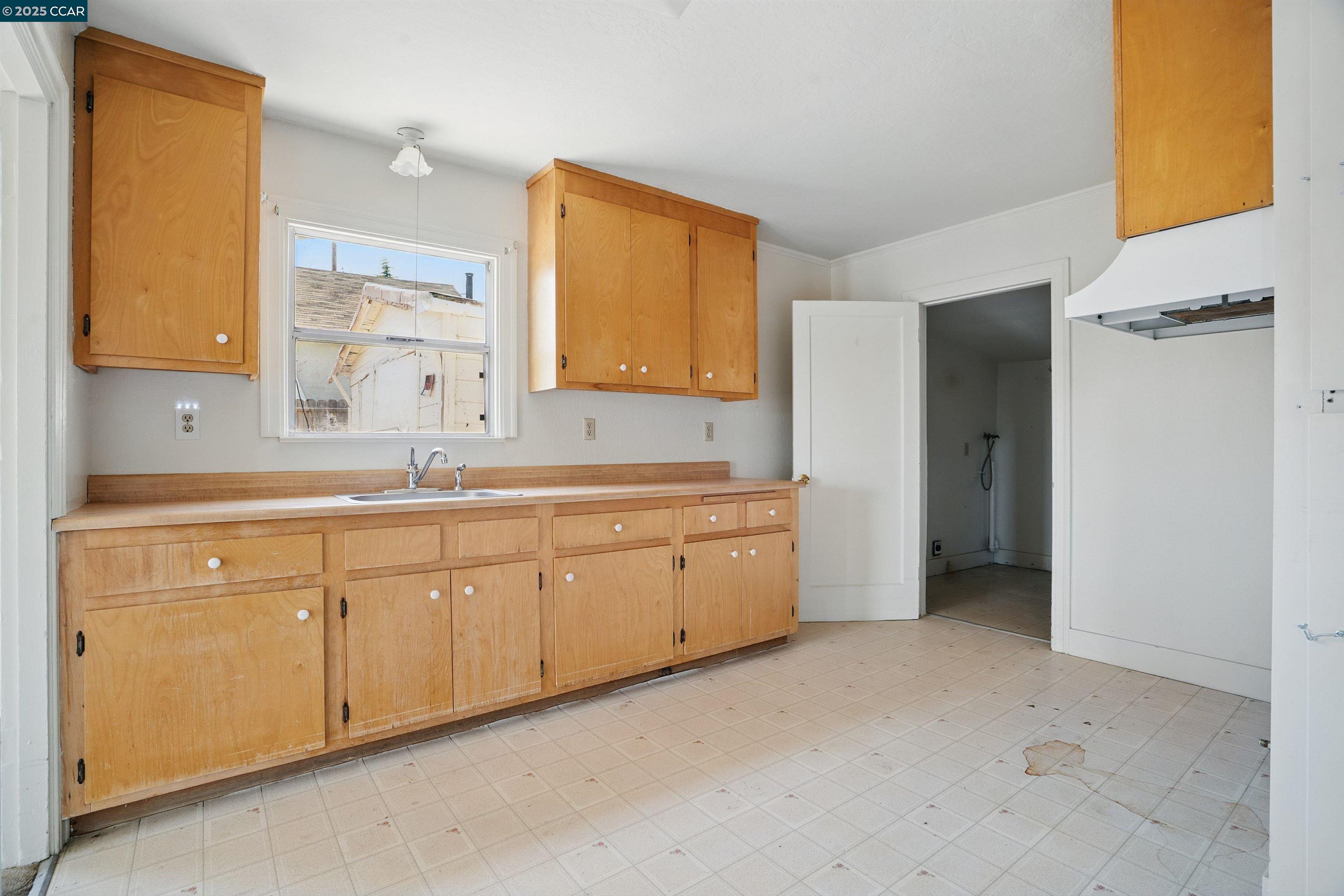 631 Kelly Ave