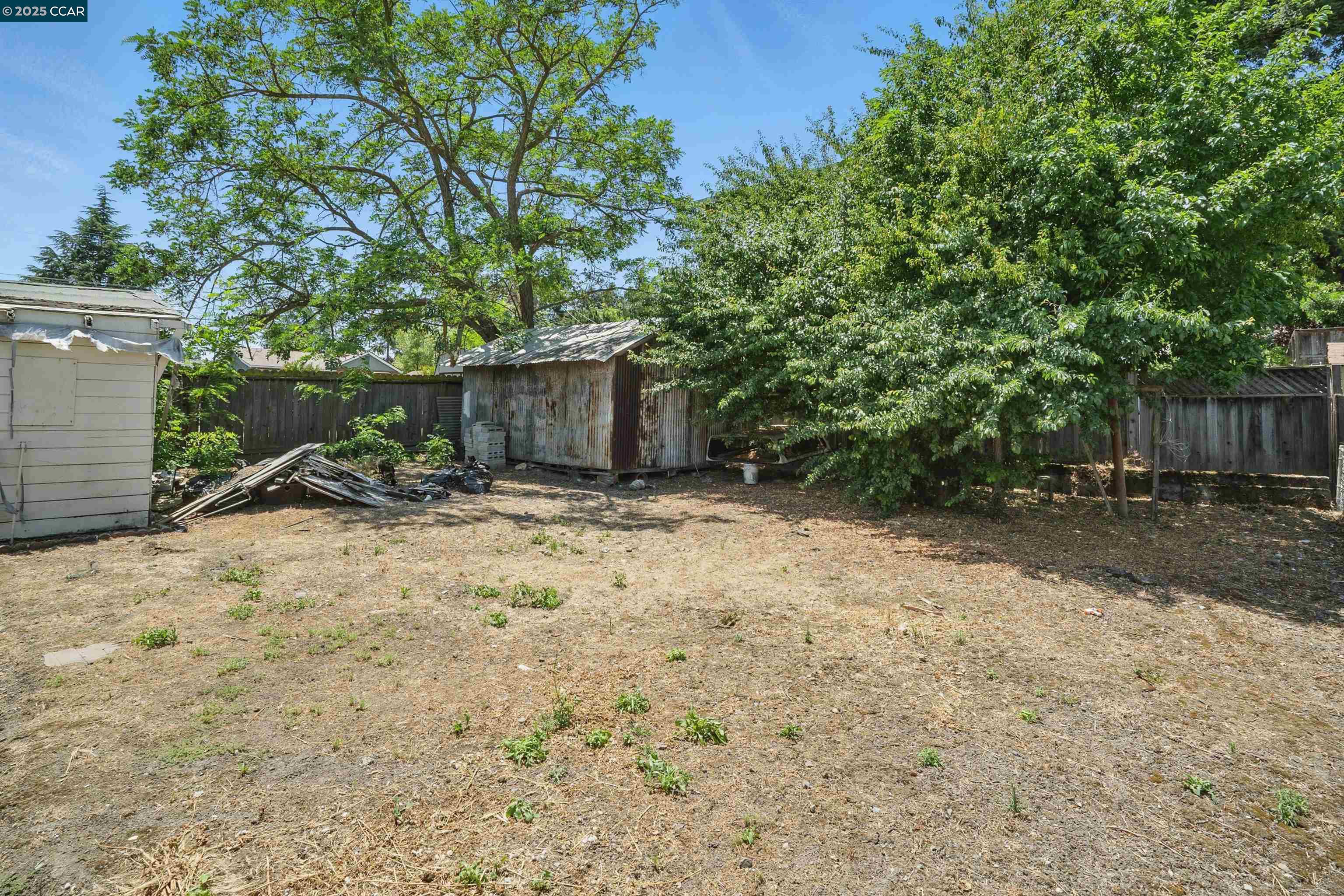 631 Kelly Ave