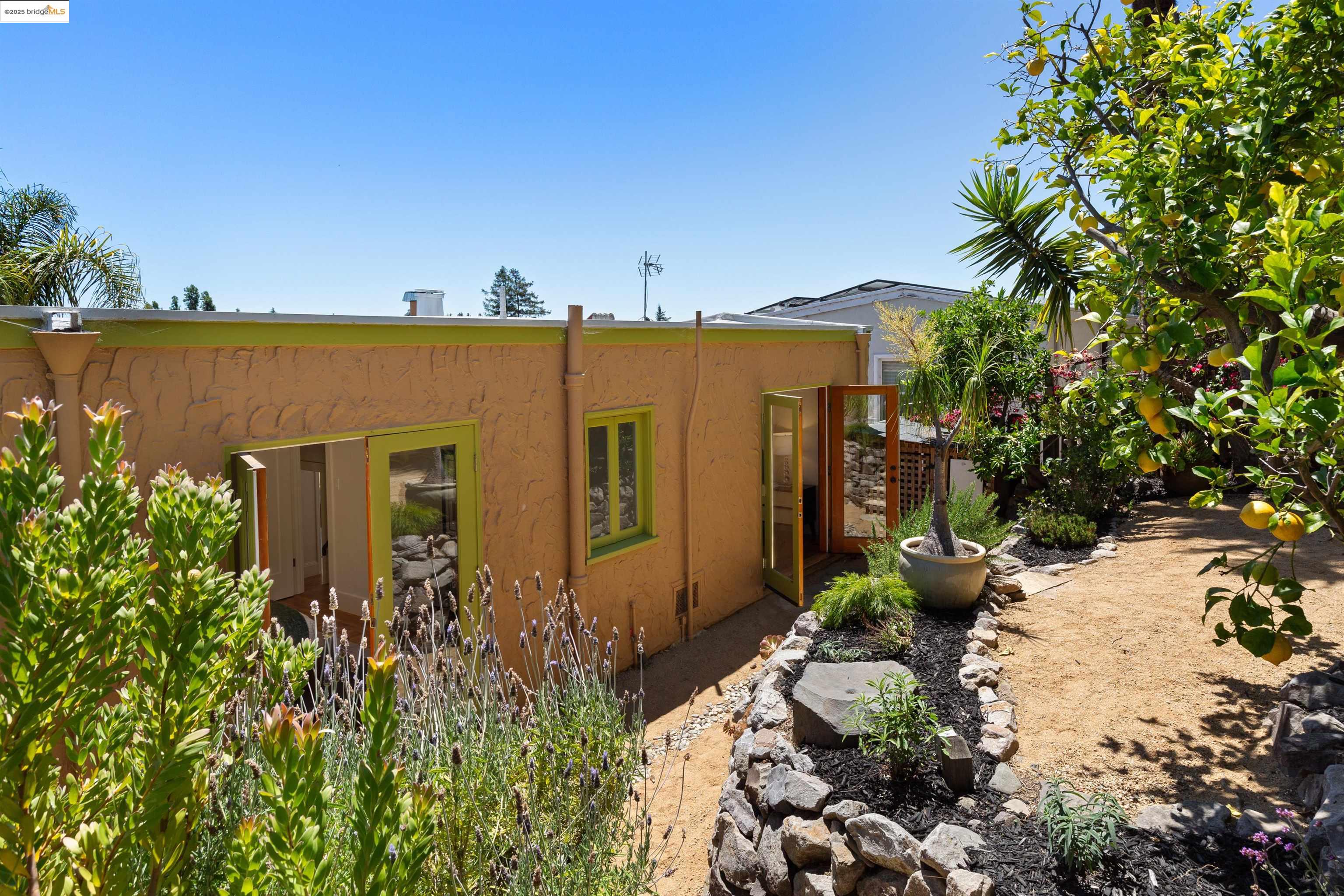 712 Santa Ray Avenue