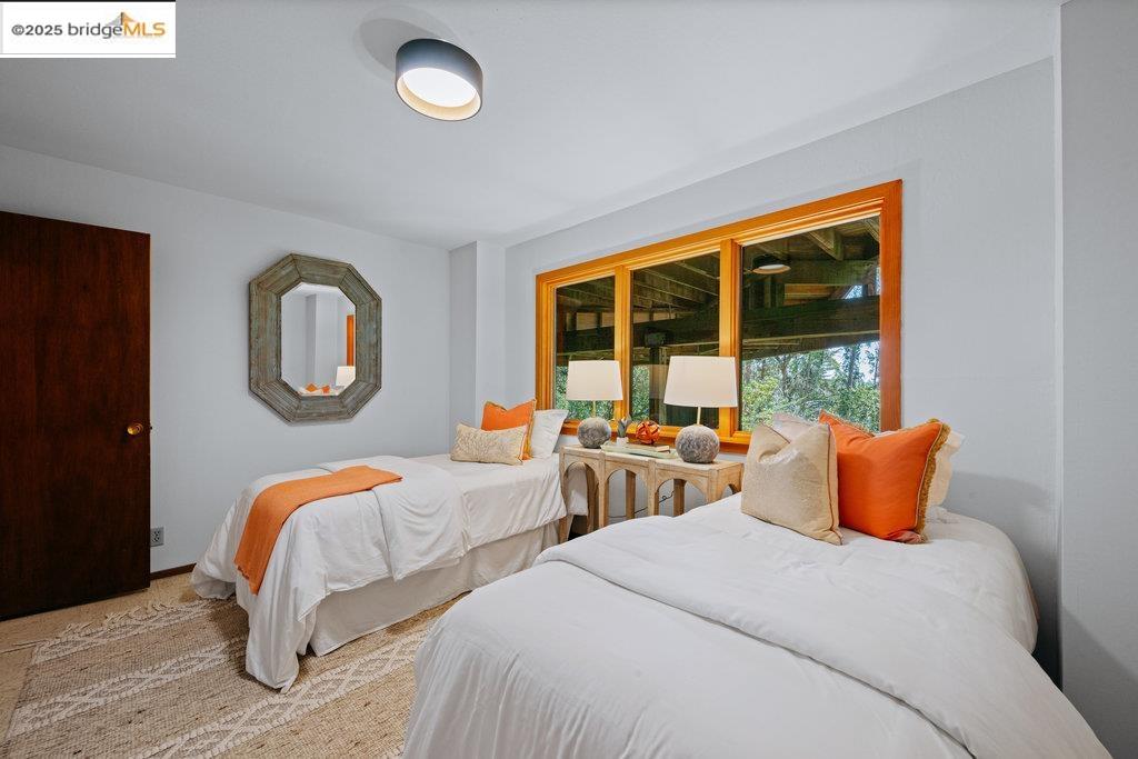 2359 Manzanita