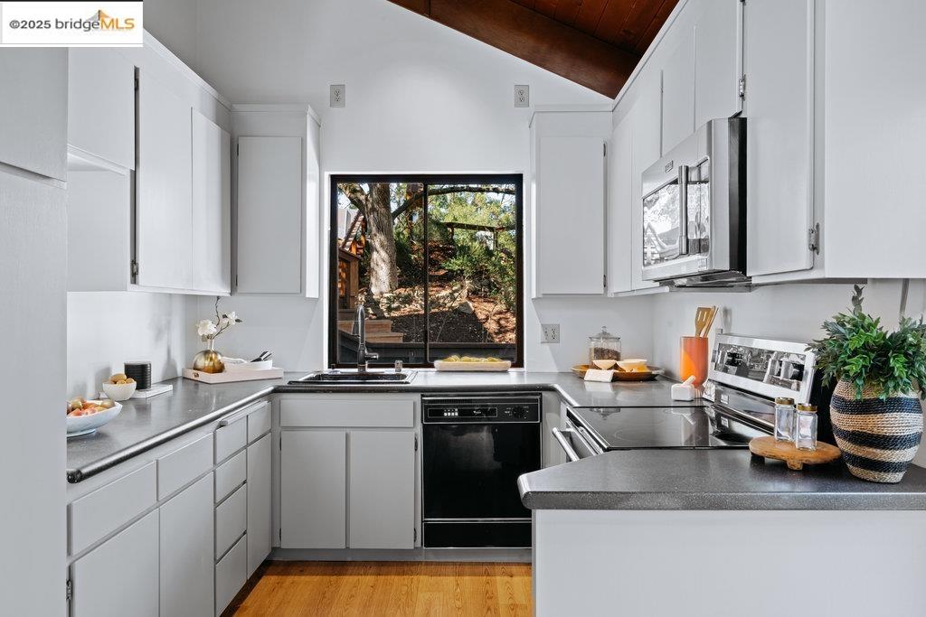 2359 Manzanita