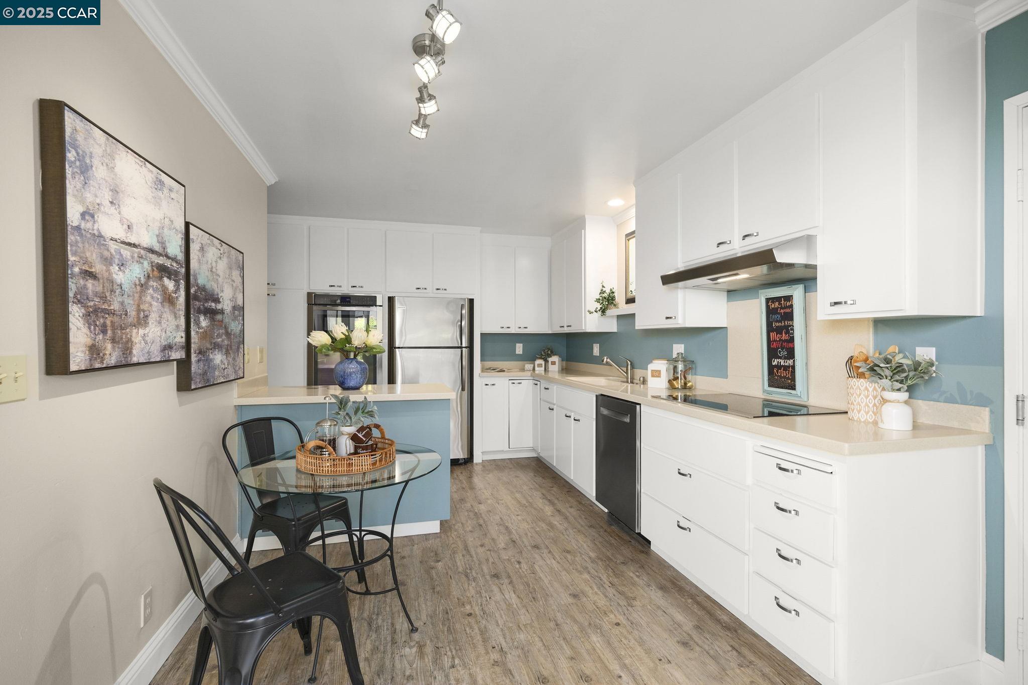 3430 Rossmoor Pkwy # 2