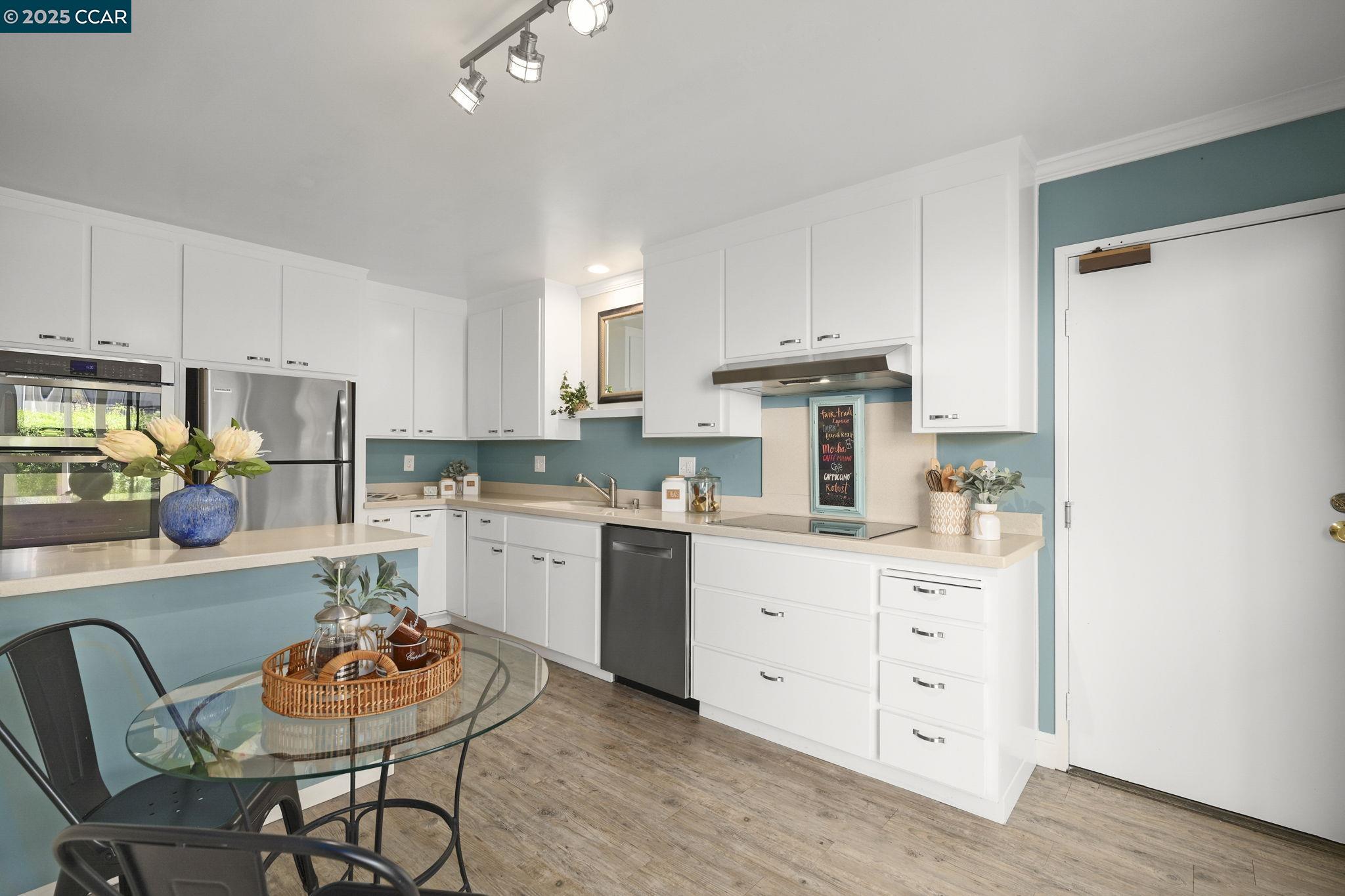 3430 Rossmoor Pkwy # 2