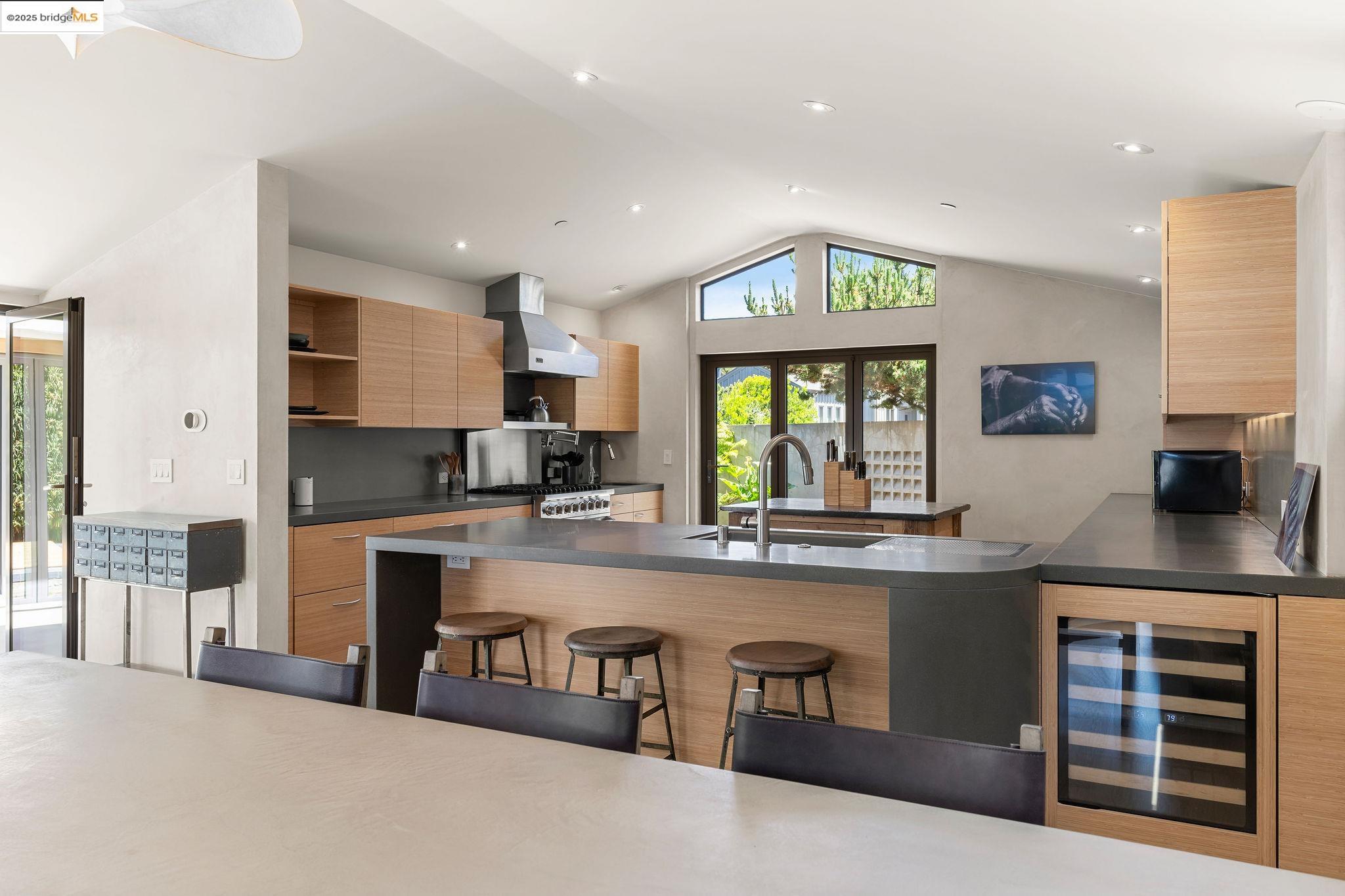 275 Broad Reach