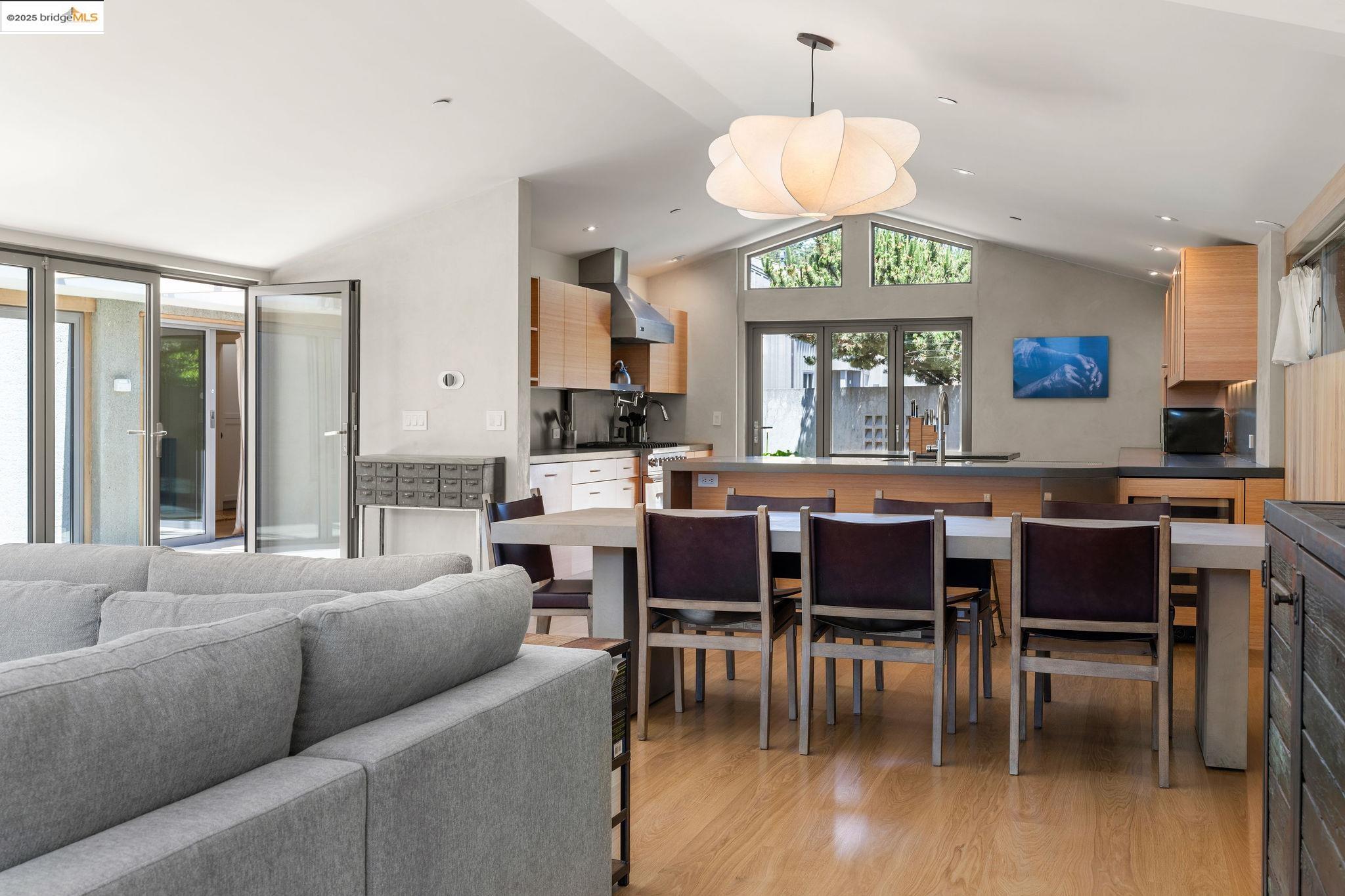 275 Broad Reach