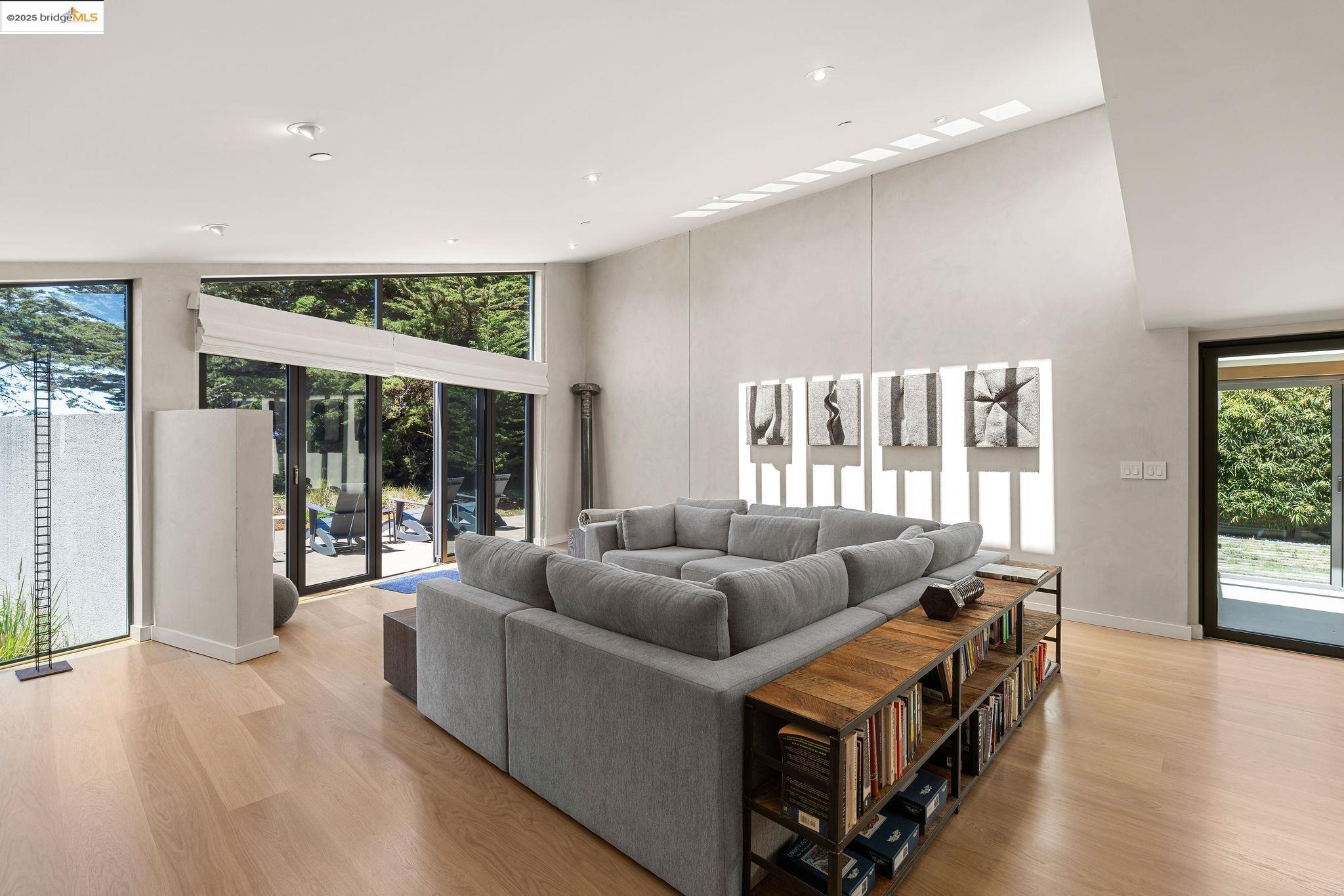 275 Broad Reach