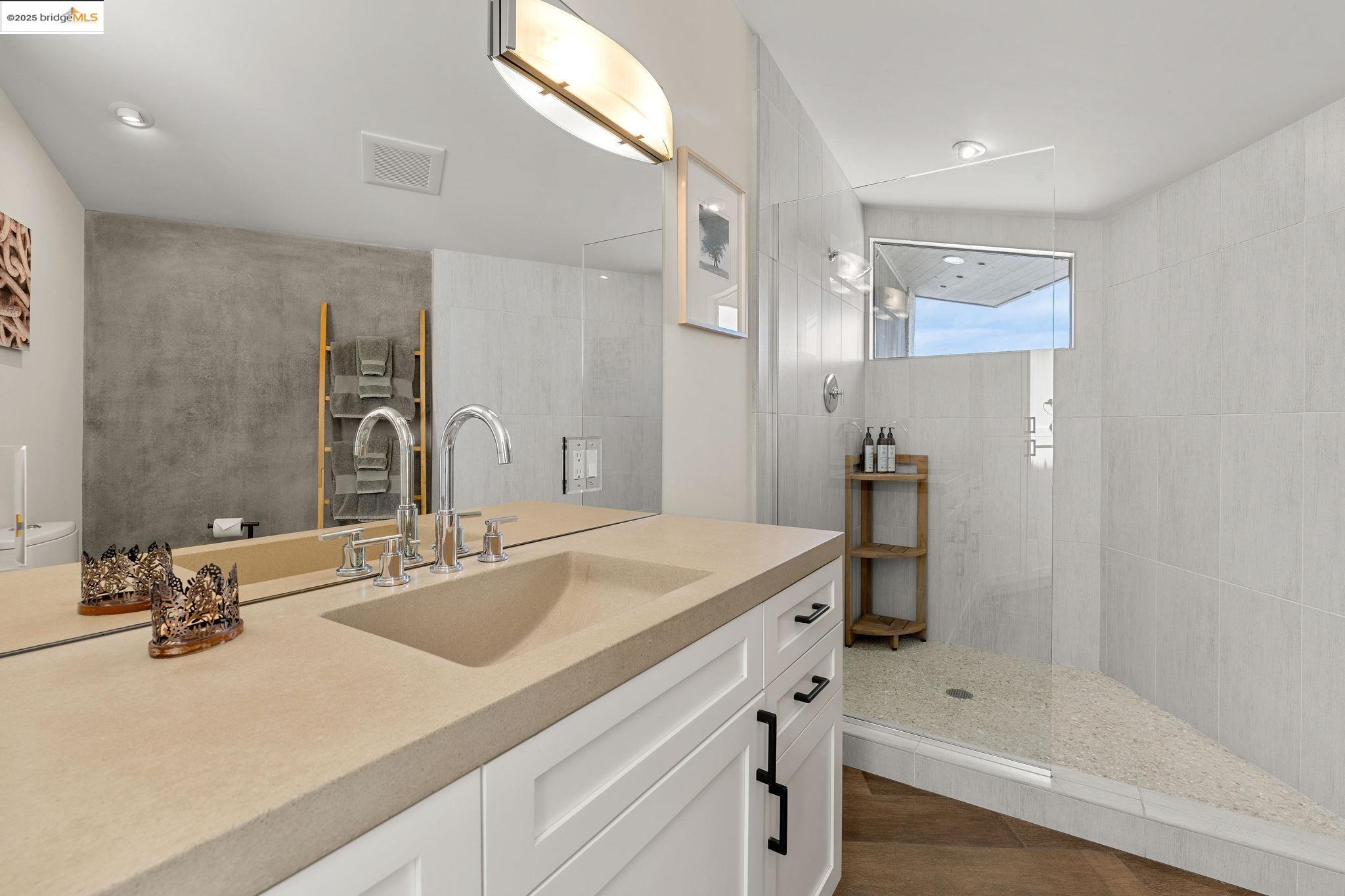 275 Broad Reach