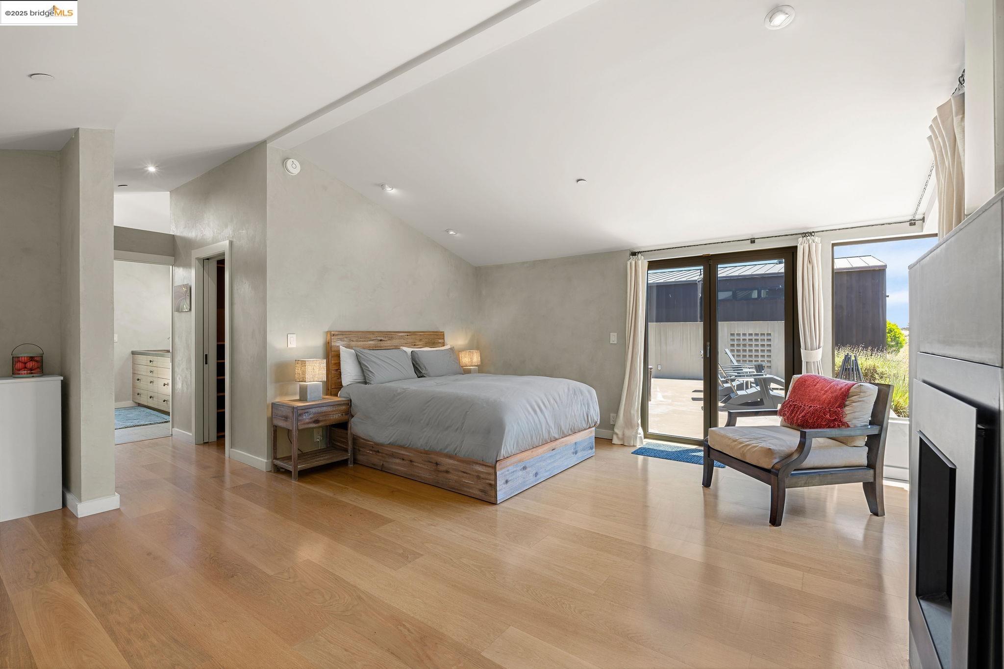 275 Broad Reach