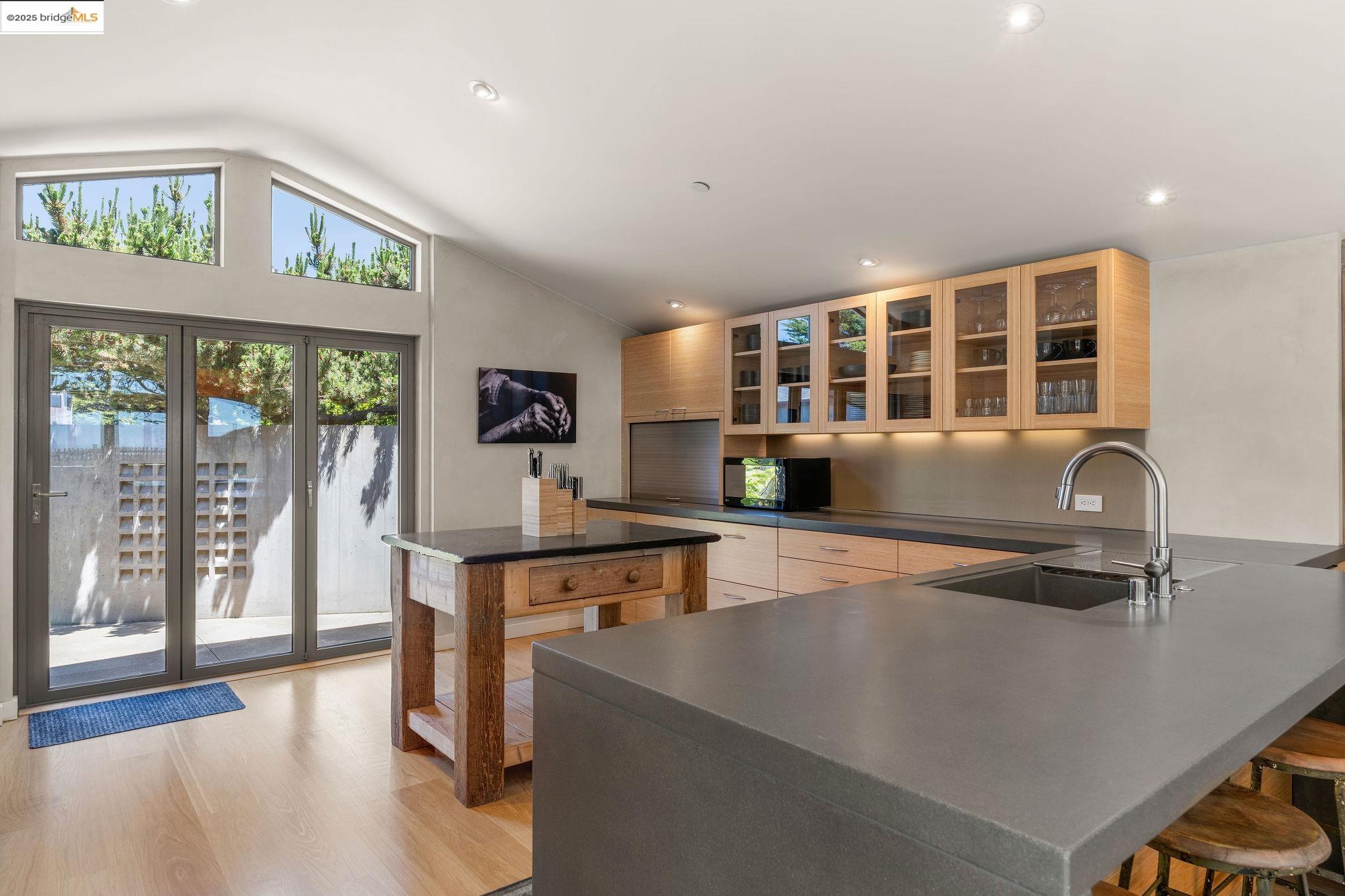 275 Broad Reach