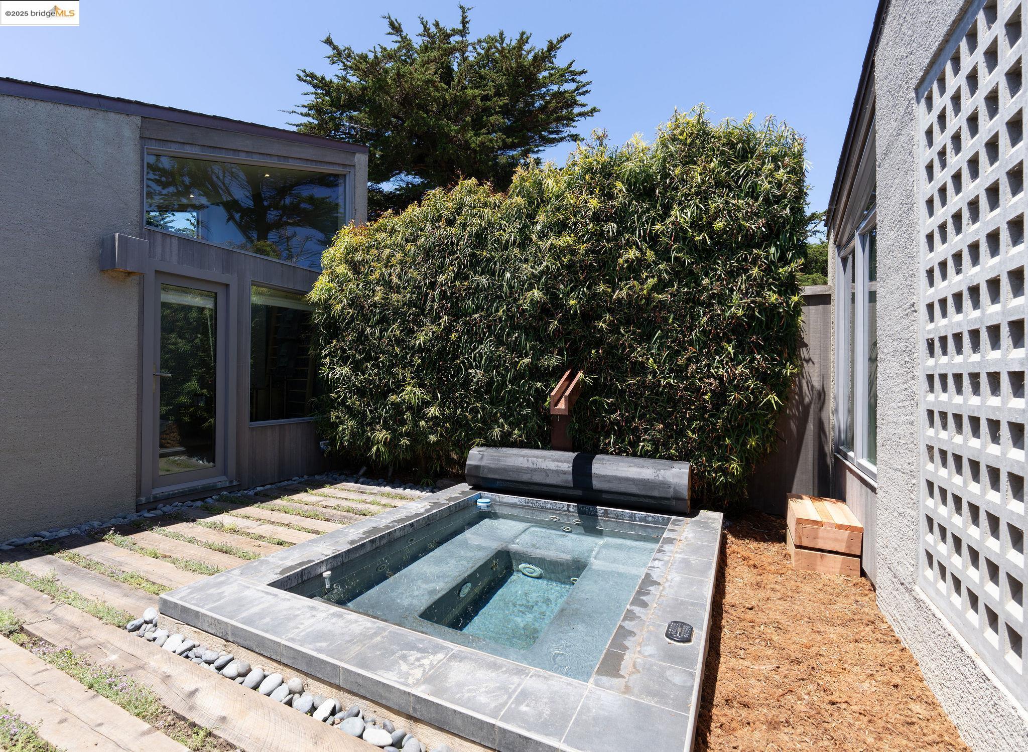 275 Broad Reach