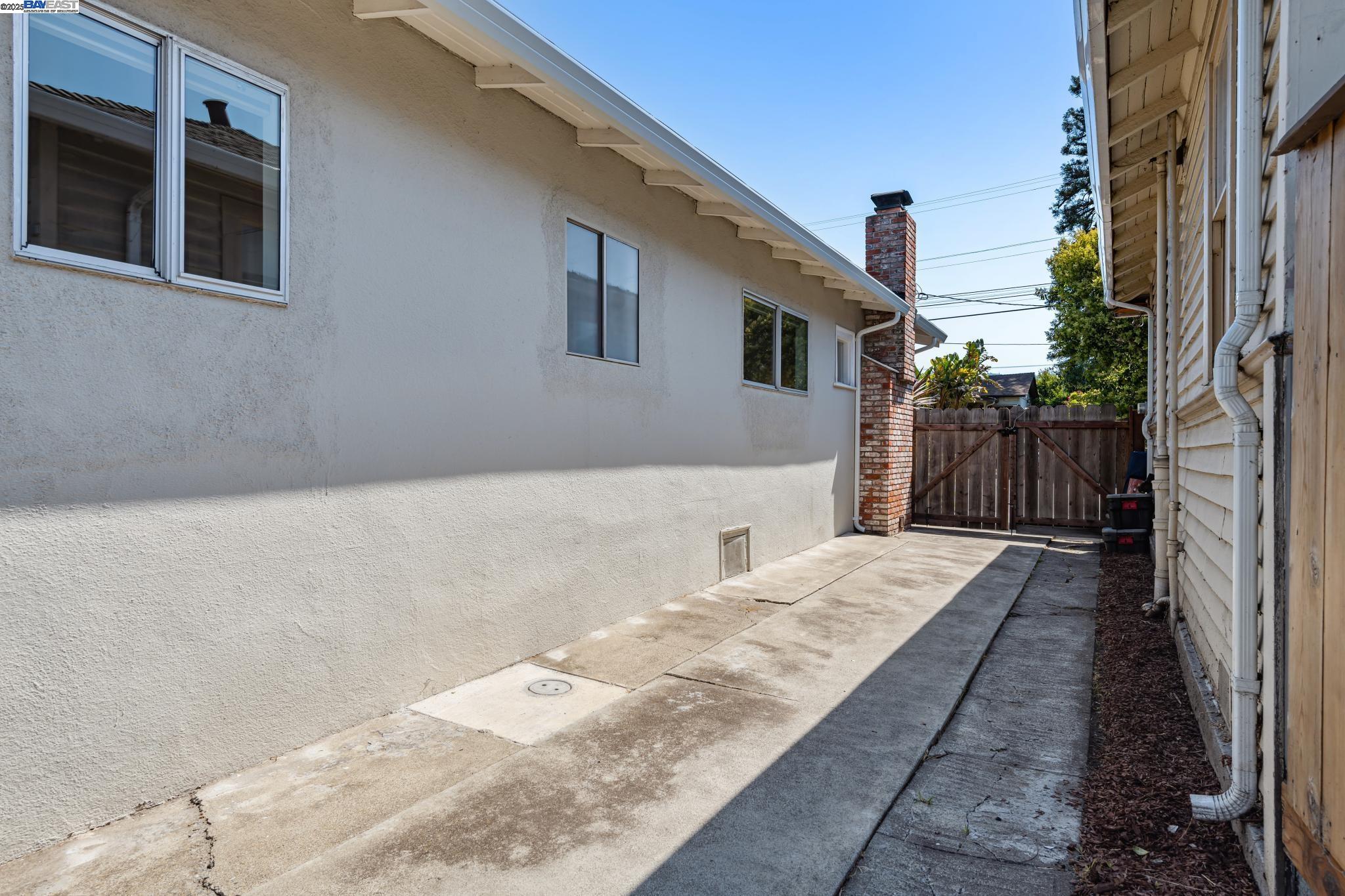2138 Byron