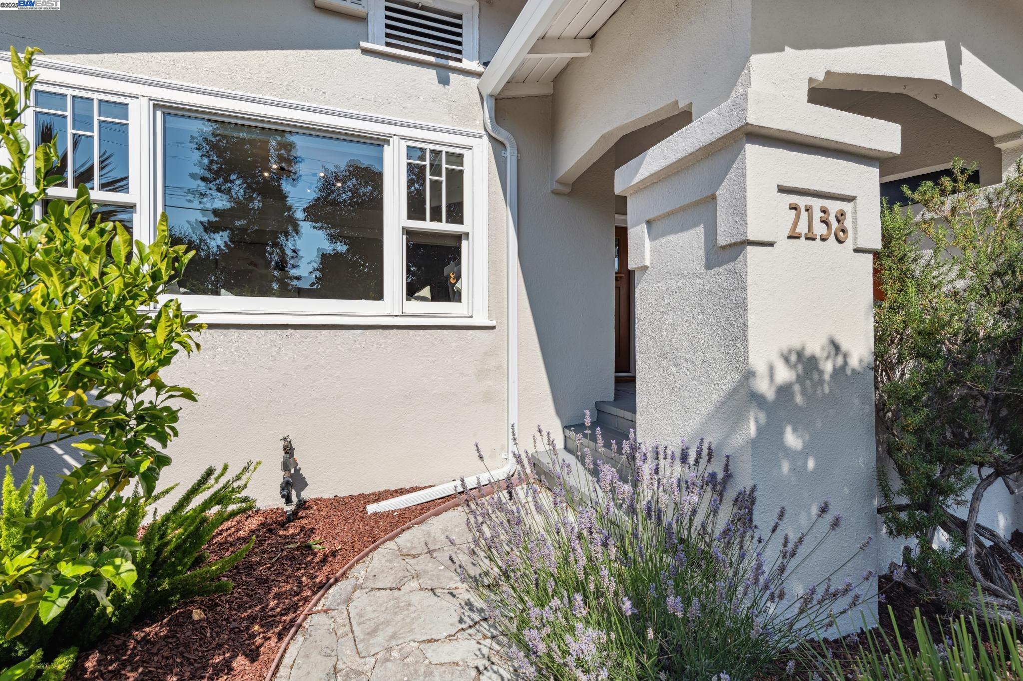 2138 Byron