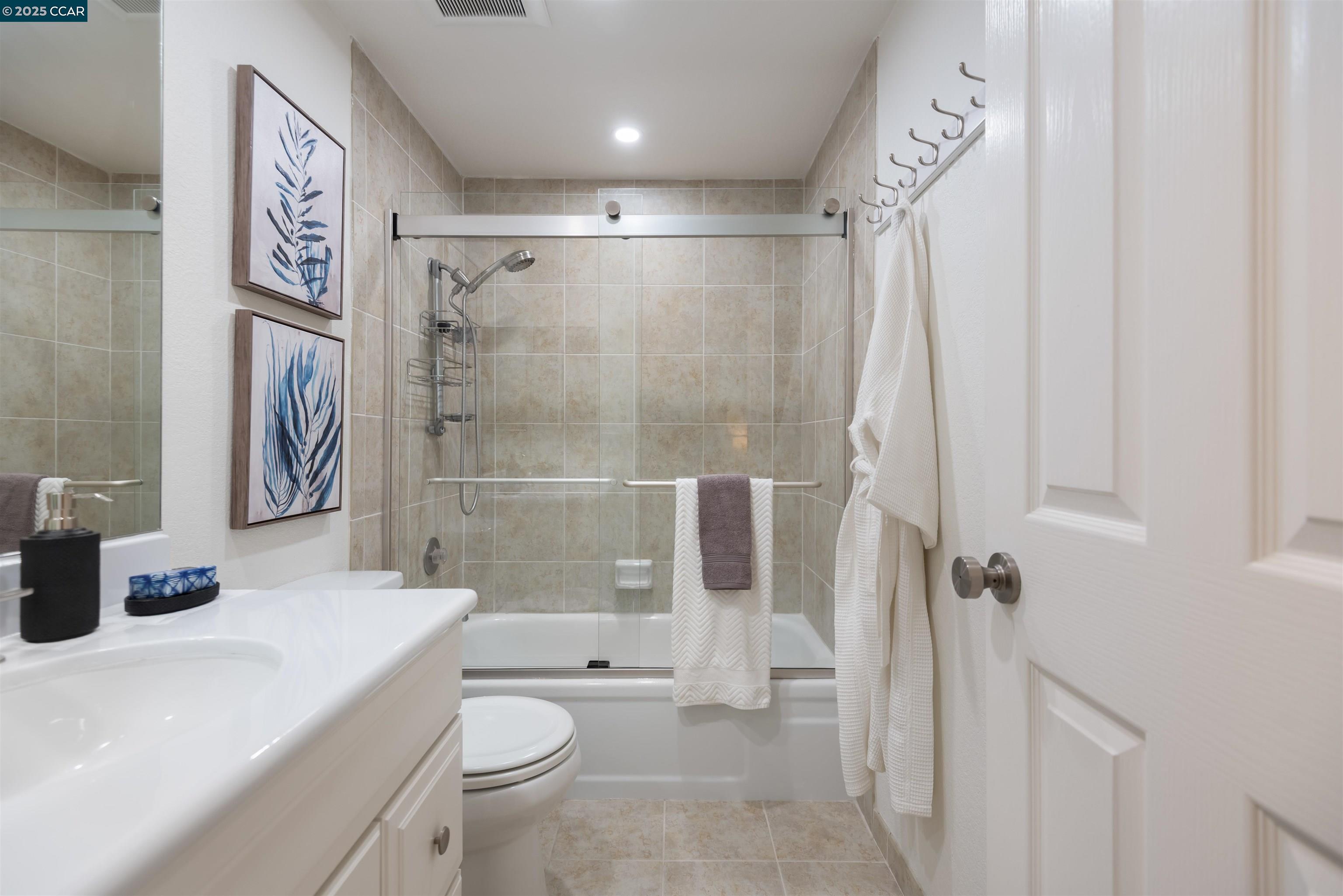 1541 Moraga way