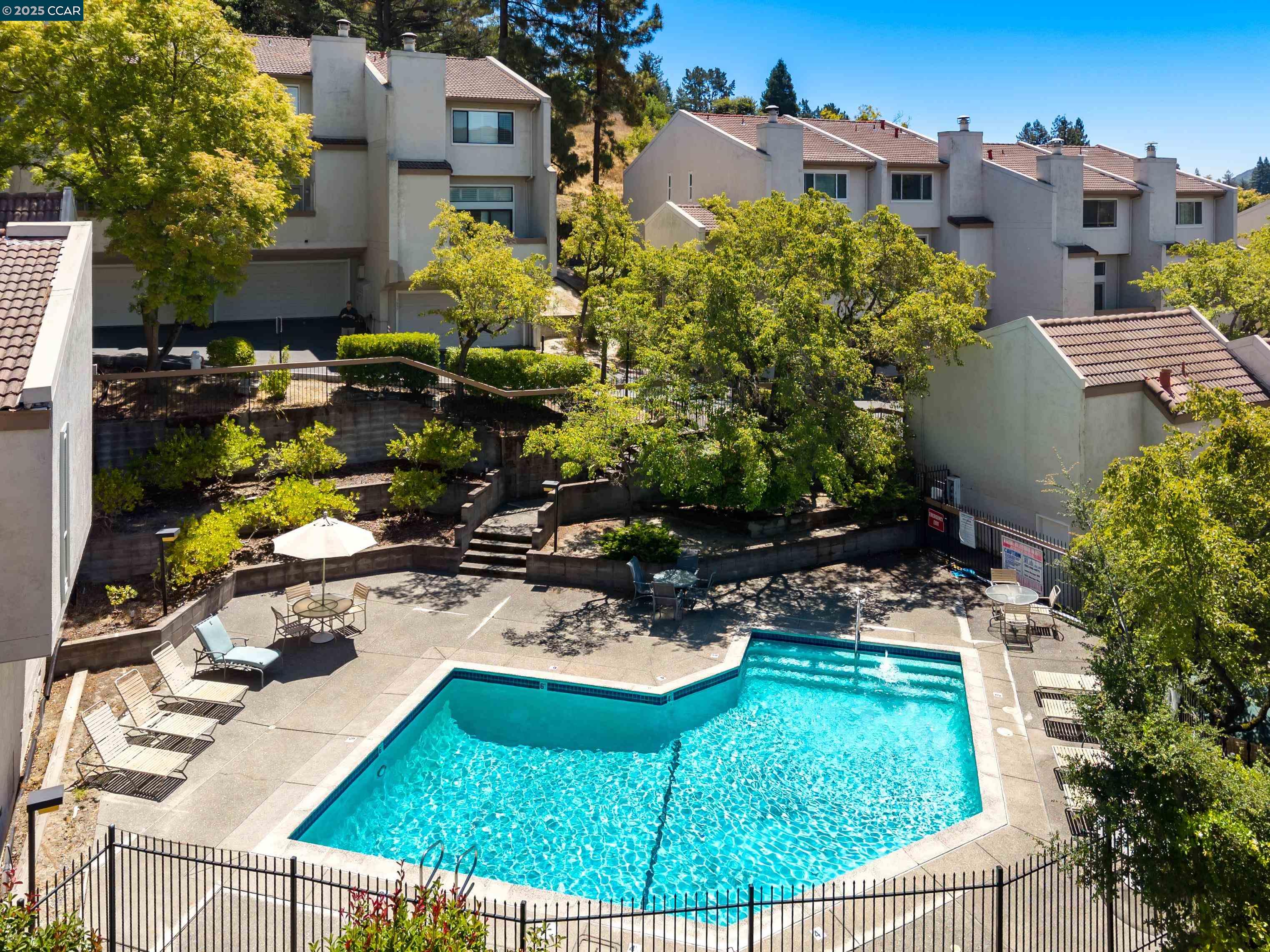1541 Moraga way