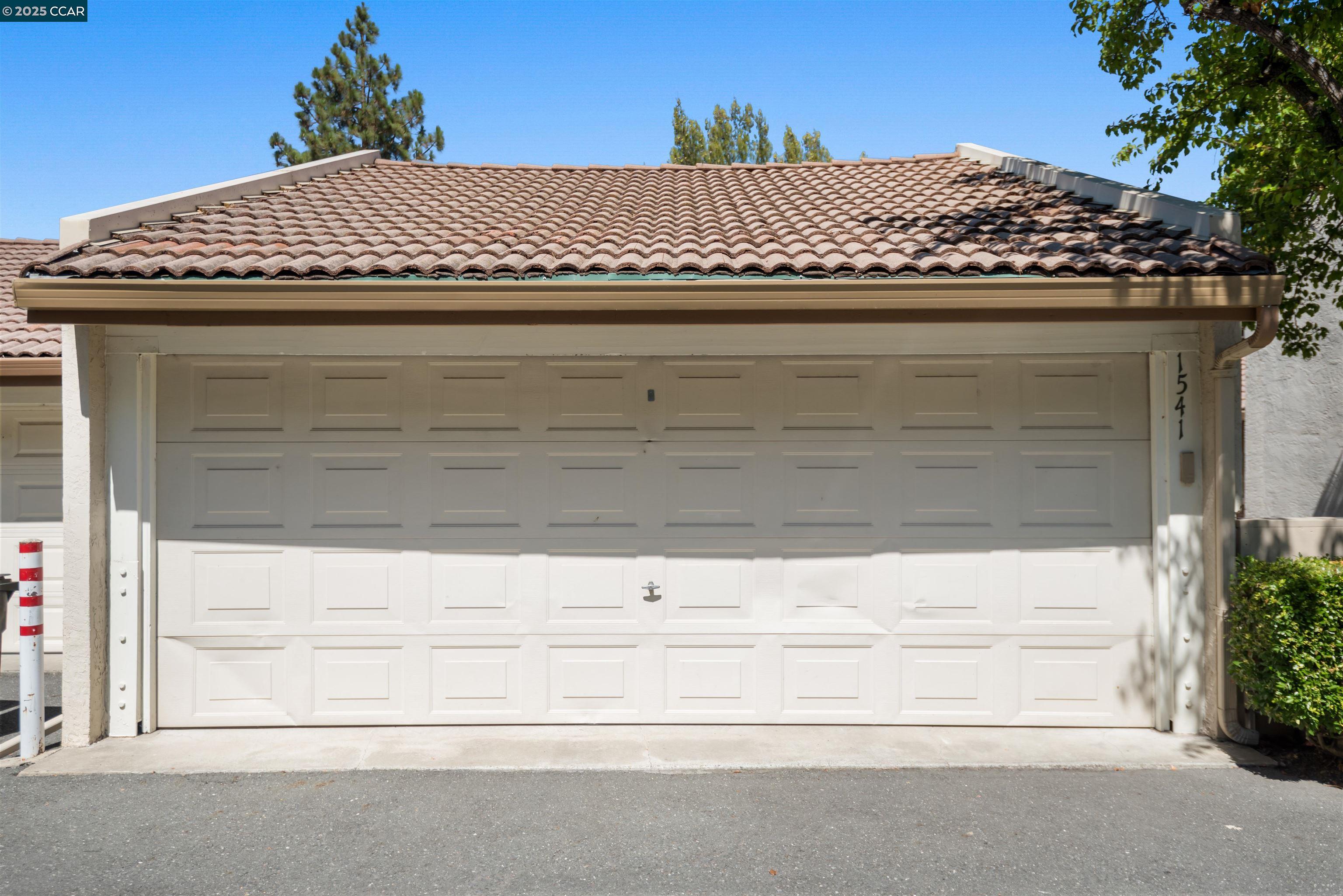 1541 Moraga way