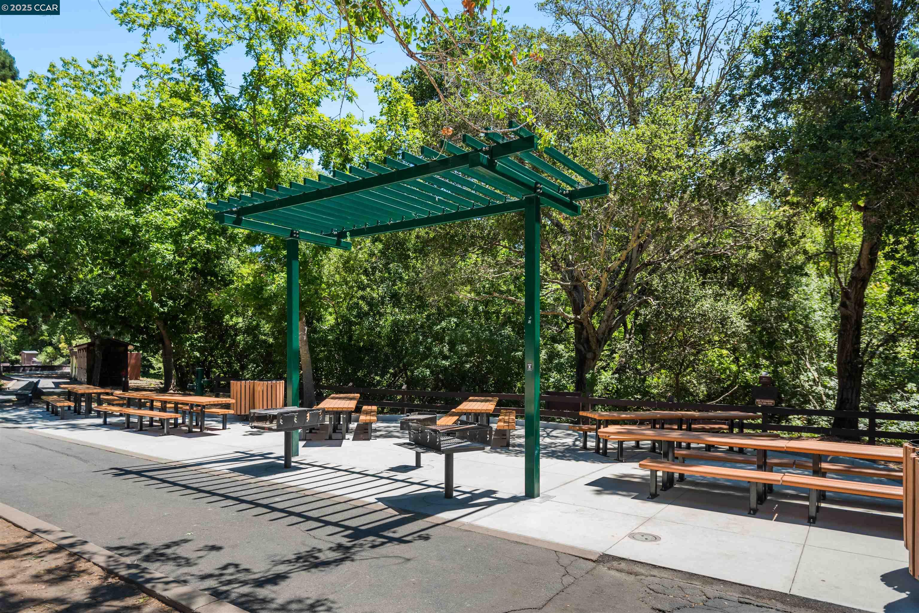 1541 Moraga way