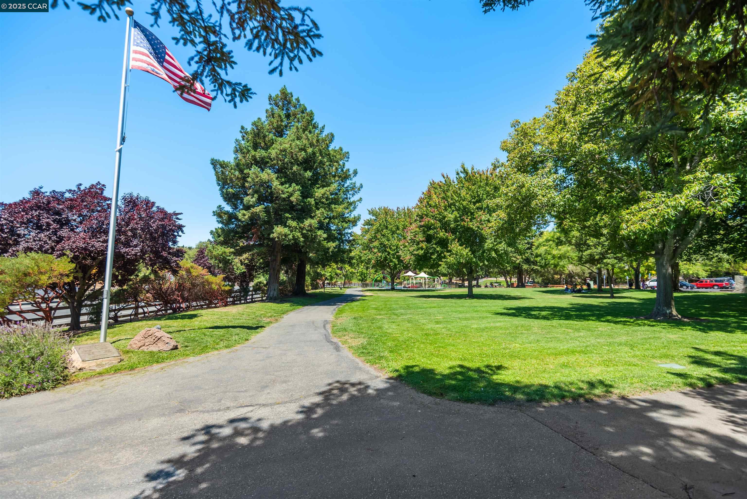 1541 Moraga way